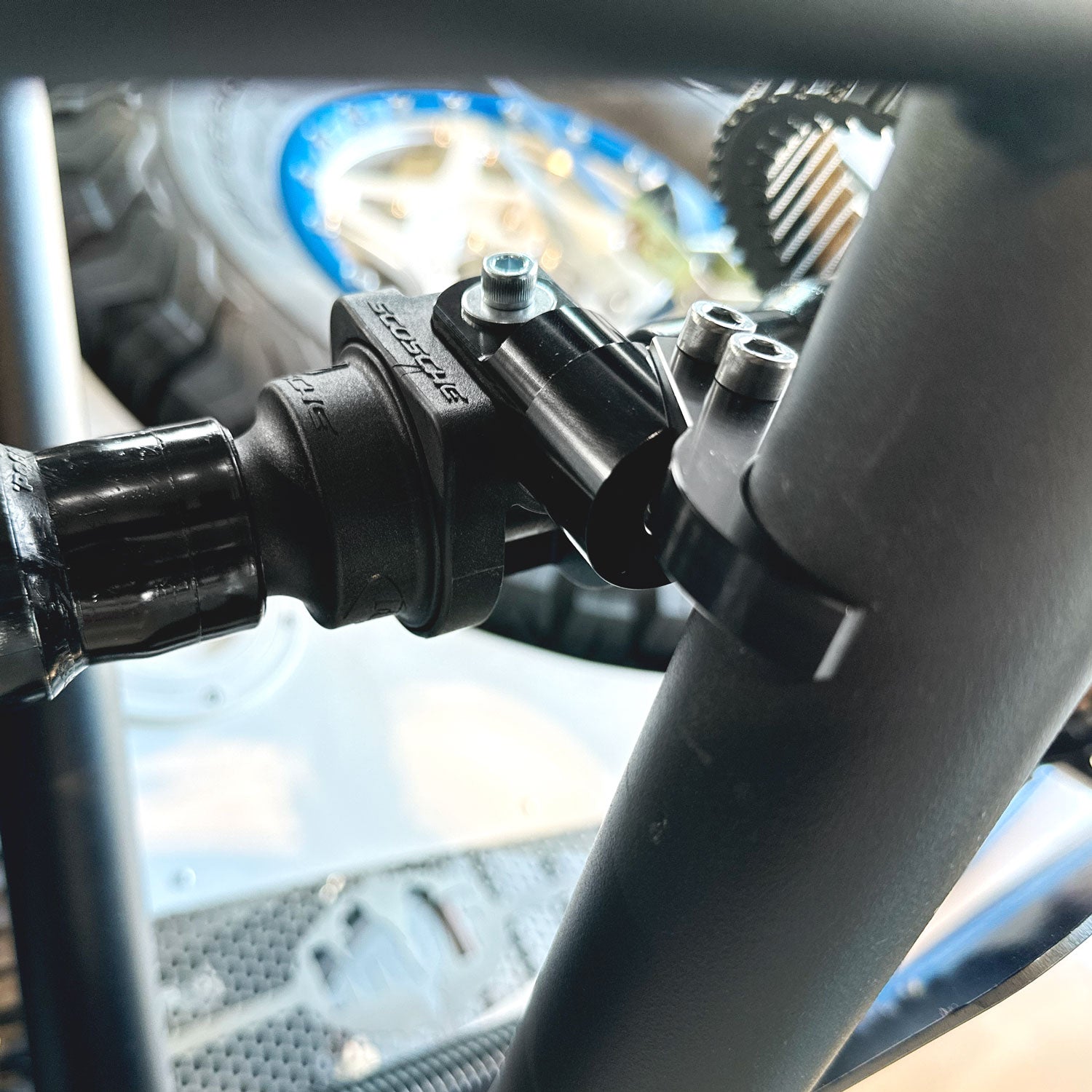 MAC-XC Magnetic Quick-Release for Helmet Air Pumper - with 1.8  Bar Mount