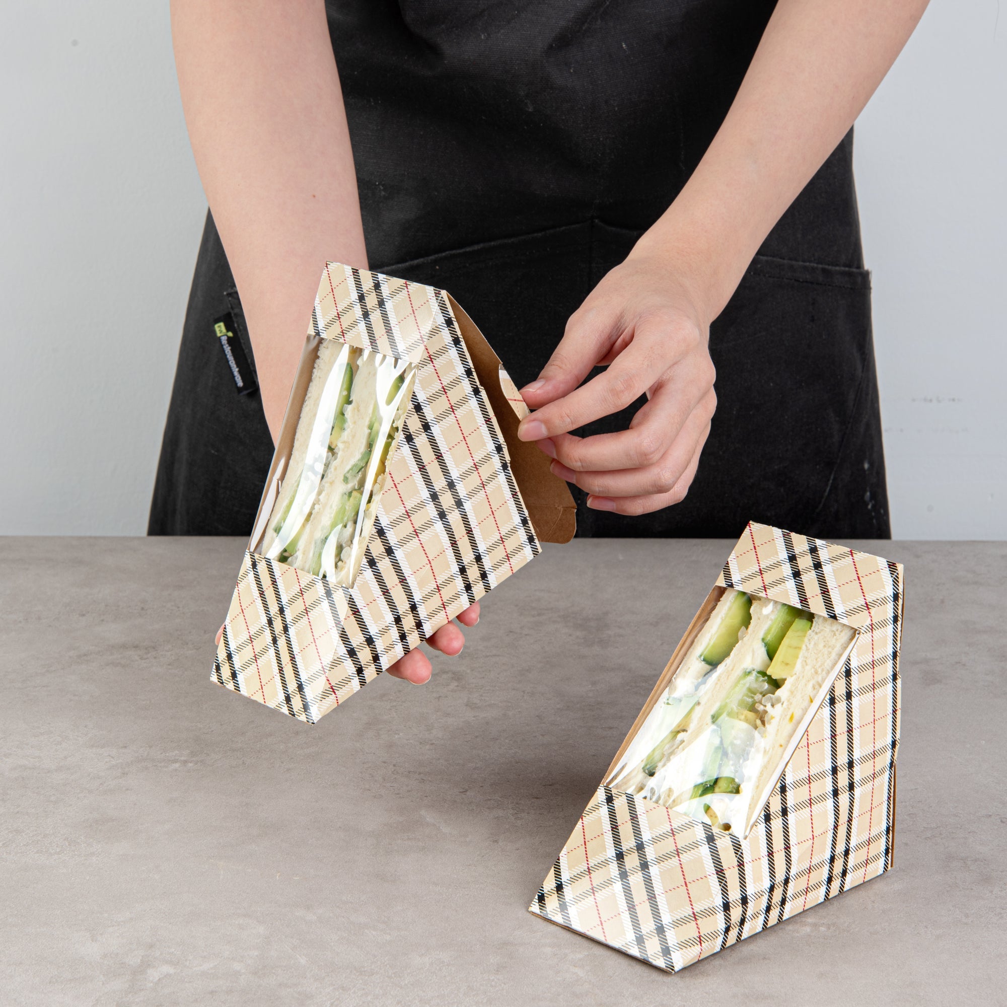 Cafe Vision Triangle Plaid Paper Medium Sandwich Box - 4 3/4" x 4 3/4" x 2 3/4" - 25 count box