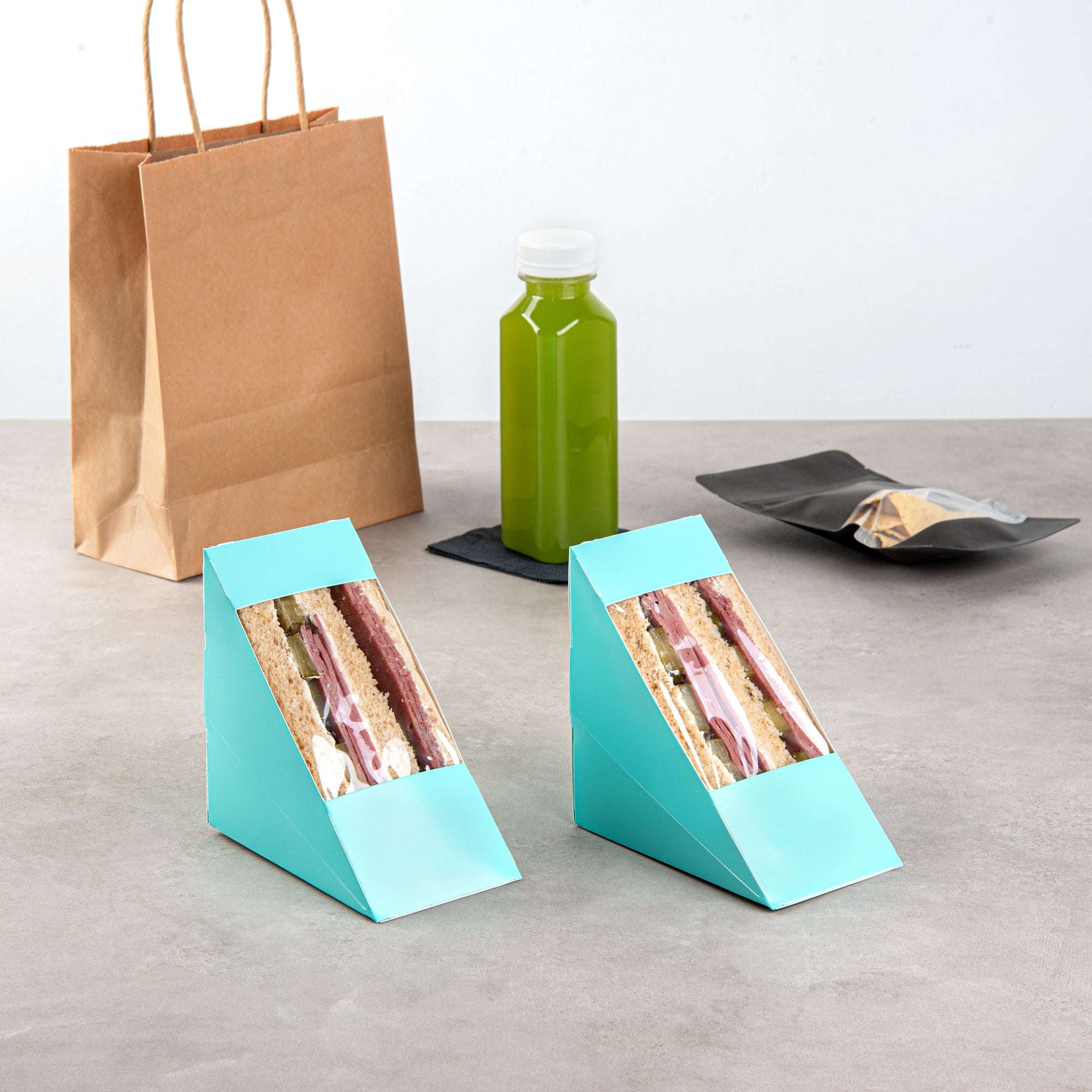 Cafe Vision Triangle Turquoise Paper Medium Sandwich Box - 4 3/4" x 4 3/4" x 2 3/4" - 25 count box