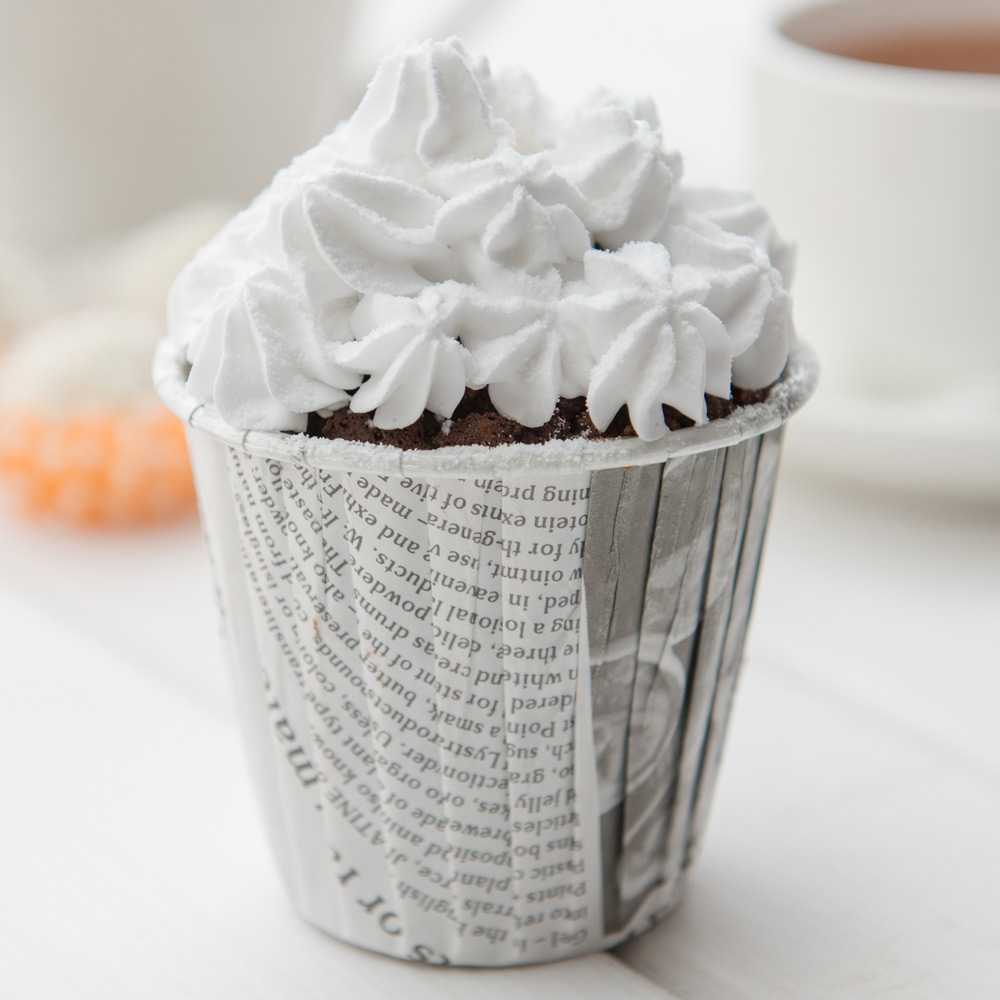 Panificio 4 oz Round Newsprint Paper Tall Baking Cup - Pleated - 3" x 3" x 2 3/4" - 200 count box