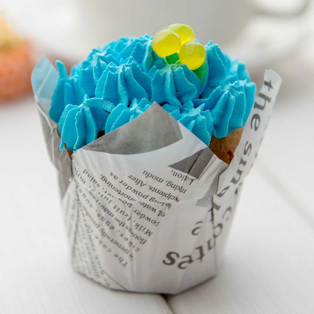 Panificio 1 oz Tulip Newsprint Paper Regular Baking Cup - 3" x 3" x 3 1/2" - 200 count box