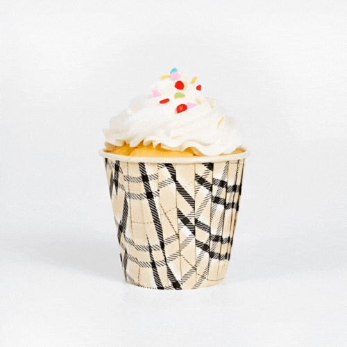 Panificio 4 oz Round Plaid Paper Tall Baking Cup - Pleated - 3" x 3" x 2 3/4" - 200 count box