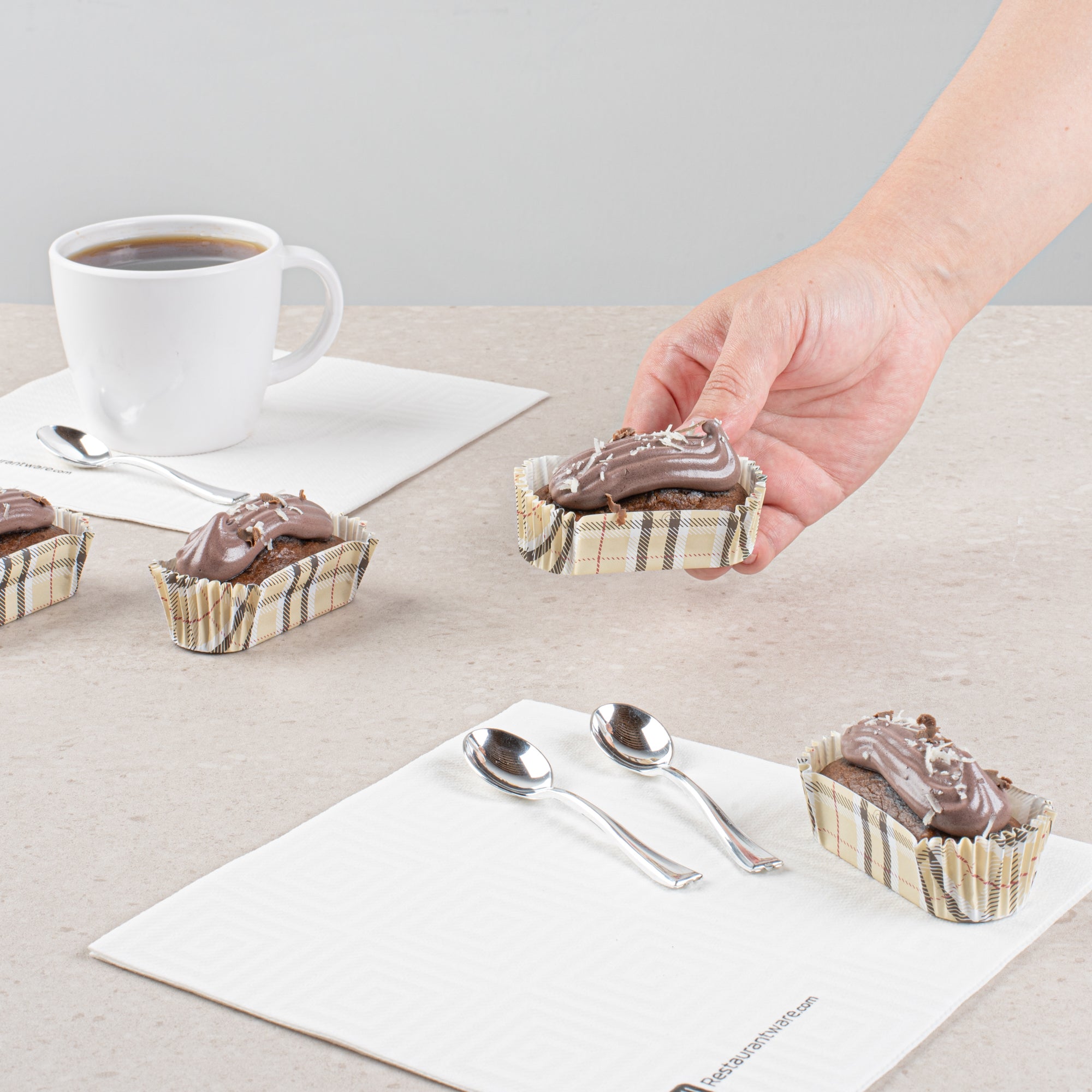 Panificio 1 oz Elliptical Plaid Paper Regular Baking Cup - Ridged - 3 1/2" x 1 1/2" x 3/4" - 200 count box