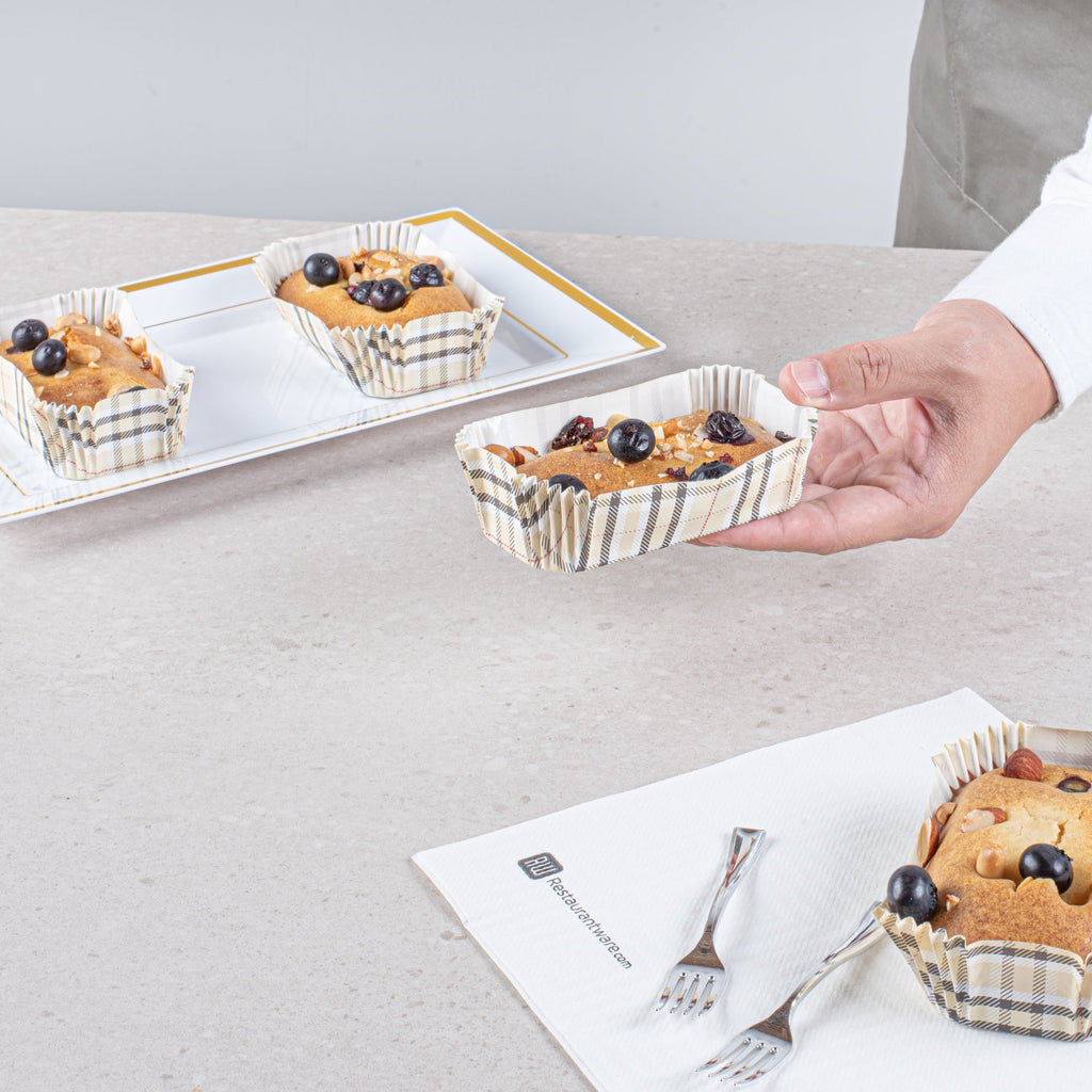 Panificio 5 oz Elliptical Plaid Paper Large Baking Cup - Ridged - 4 1/2" x 2 1/2" x 1 1/4" - 200 count box