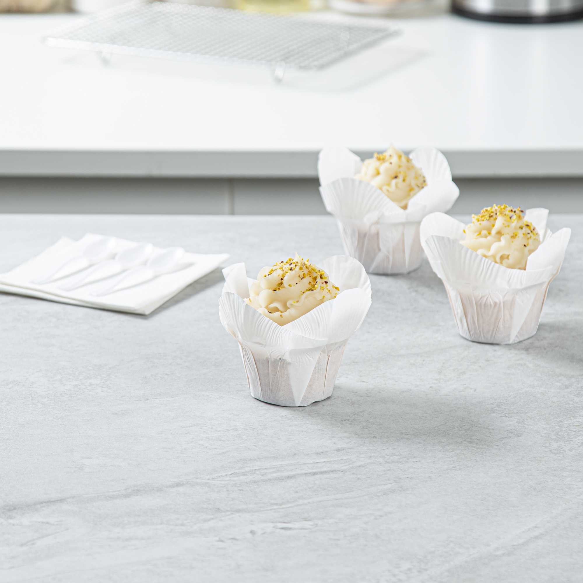 Panificio 6 oz Daffodil White Paper Baking Cup - Greaseproof - 3 1/4" x 3 1/4" x 3" - 200 count box