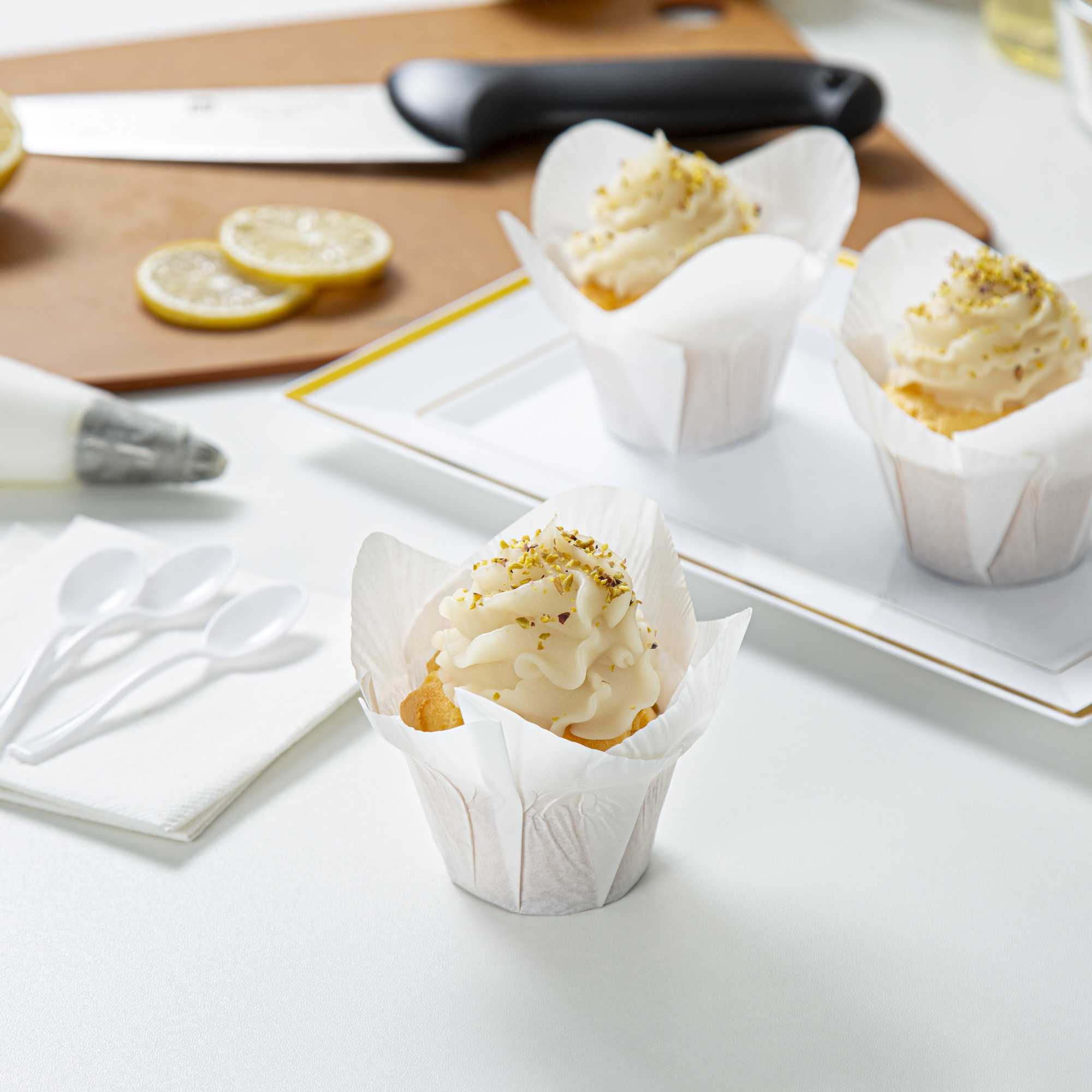 Panificio 6 oz Daffodil White Paper Baking Cup - Greaseproof - 3 1/4" x 3 1/4" x 3" - 200 count box