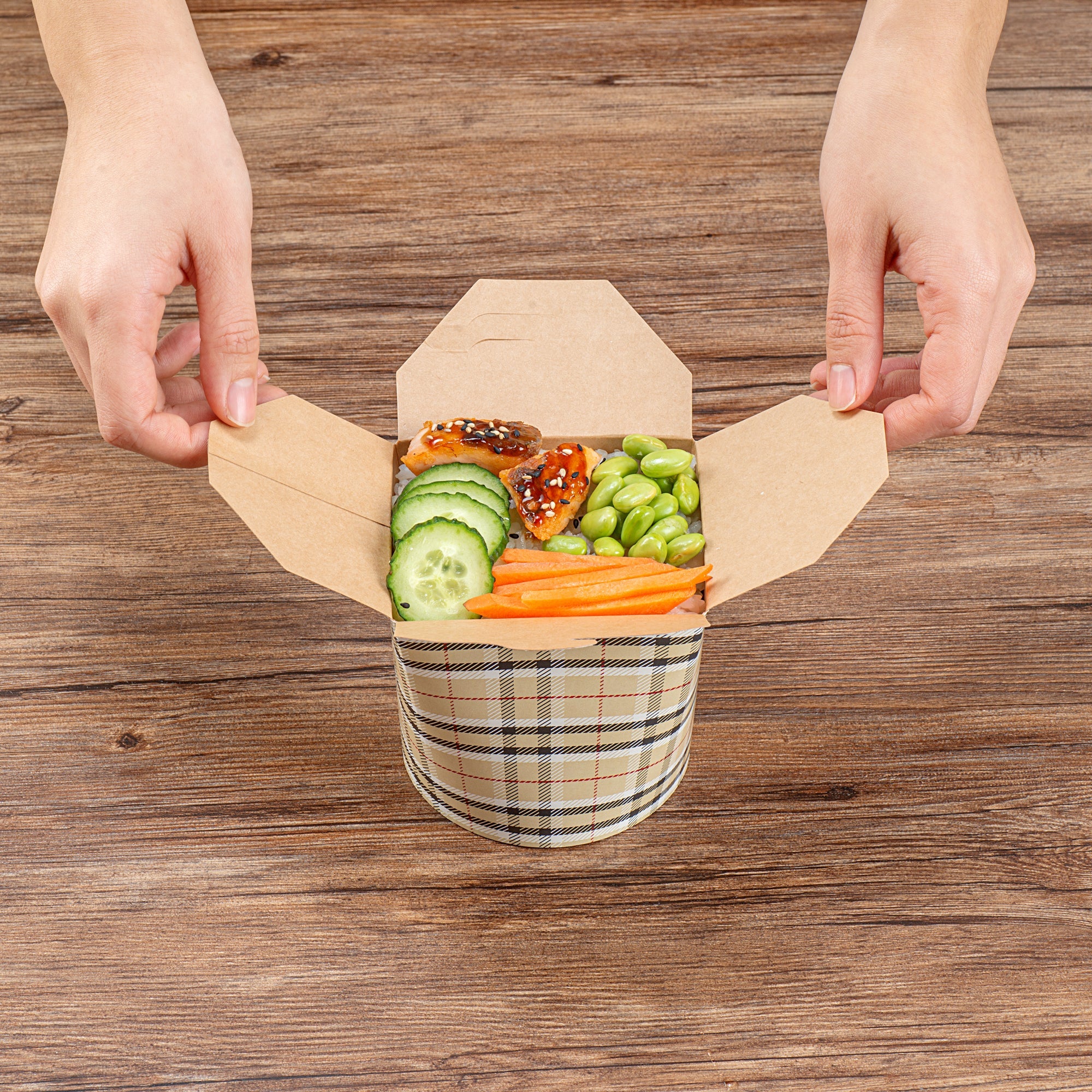 Bio Tek 26 oz Round Plaid Paper Noodle Take Out Container - 4" x 3 1/2" x 3 3/4" - 200 count box