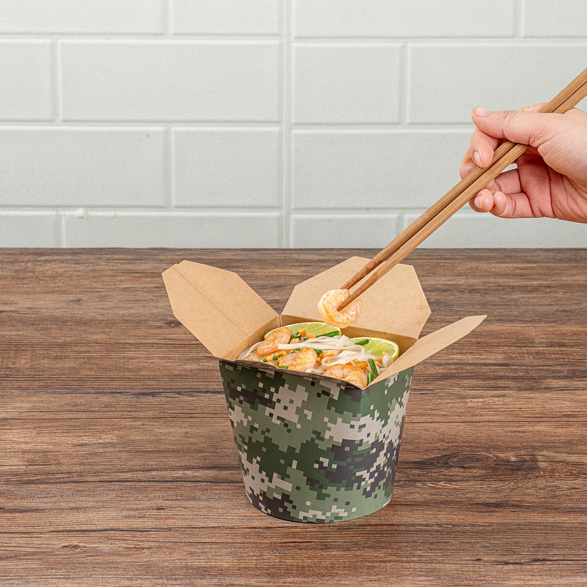 Bio Tek 26 oz Round Camouflage Paper Noodle Take Out Container - 4" x 3 1/2" x 3 3/4" - 200 count box