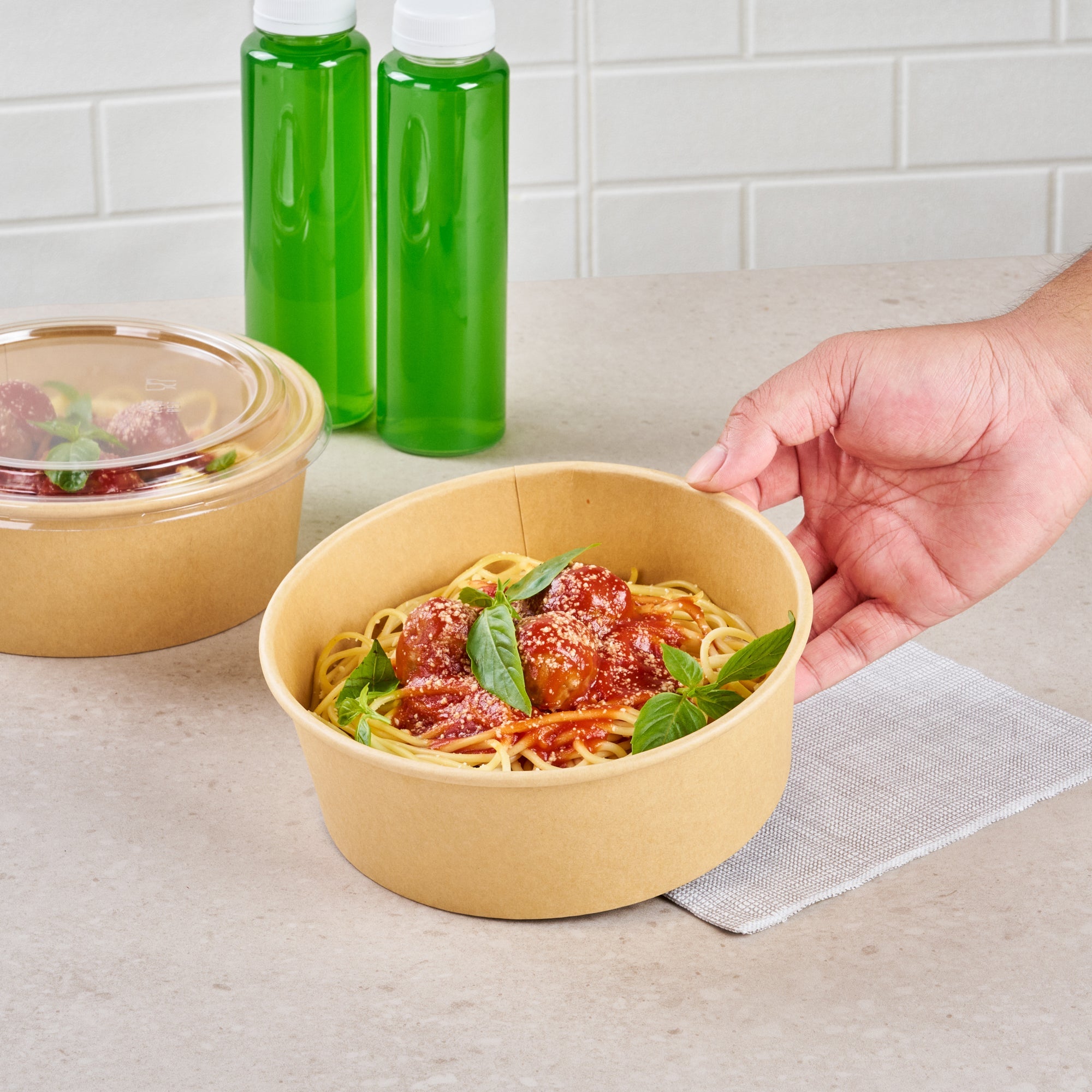 Bio Tek 44 oz Round Kraft Paper Take Out Container - 7 1/4" x 7 1/4" x 2 1/2" - 200 count box