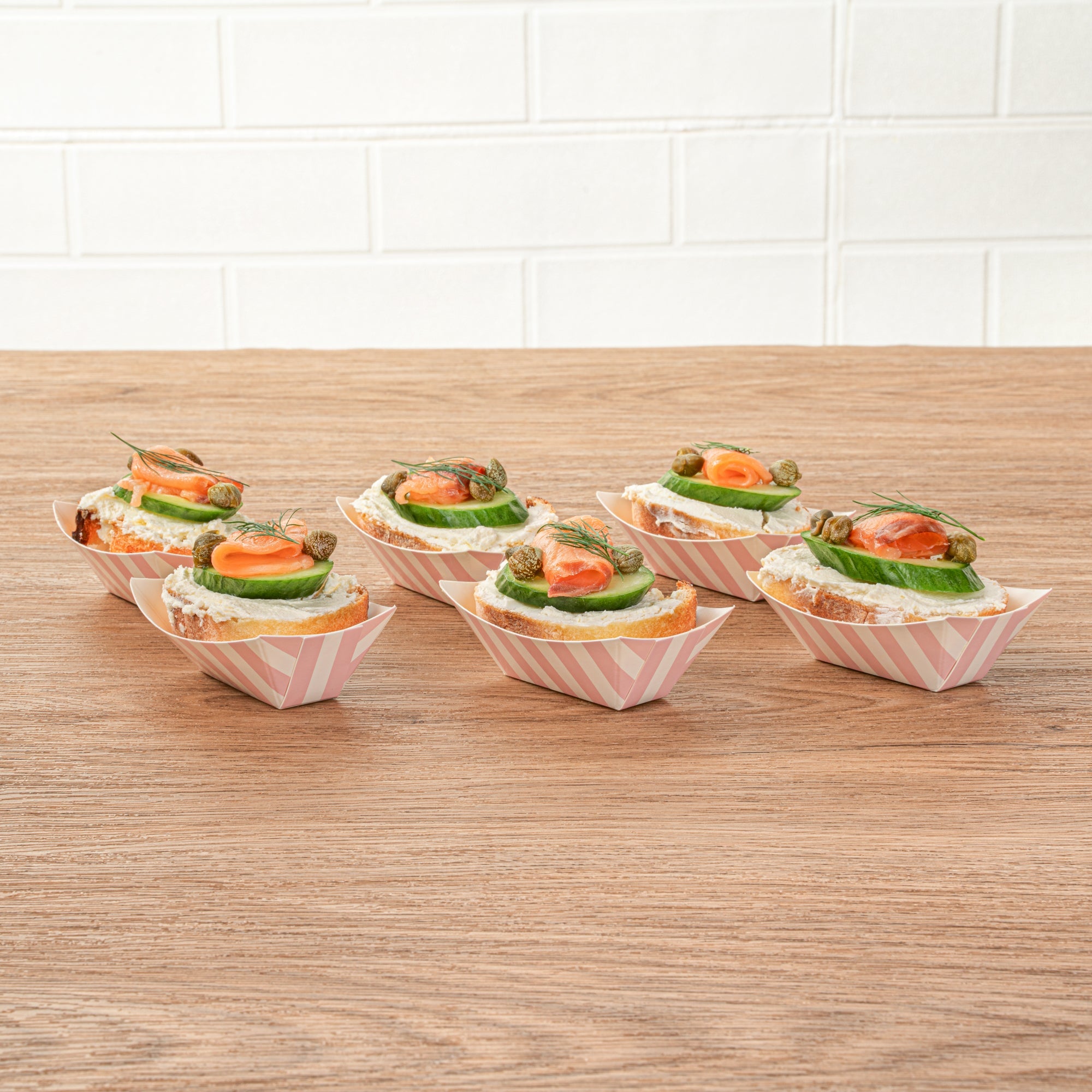 Bio Tek 2 oz Pink and White Stripe Paper Food Tray / Boat - 3 1/4" x 2 1/4" x 1 1/4" - 400 count box