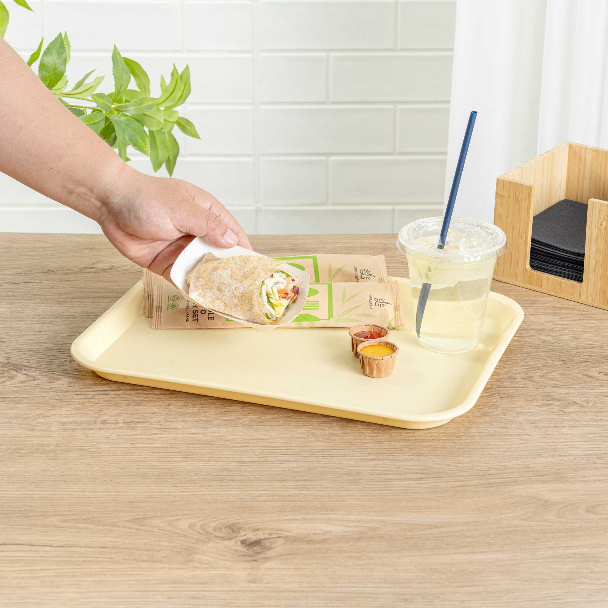 Bio Tek 4 oz White Paper #25 Food Tray / Boat - 3" x 2" x 1" - 400 count box