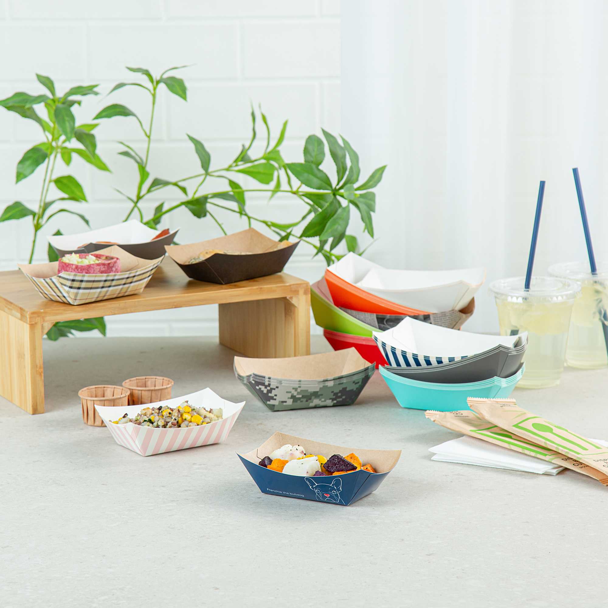 Bio Tek 6 oz Blue and White Stripe Paper #40 Food Tray / Boat - 5" x 4" x 1 1/2" - 400 count box