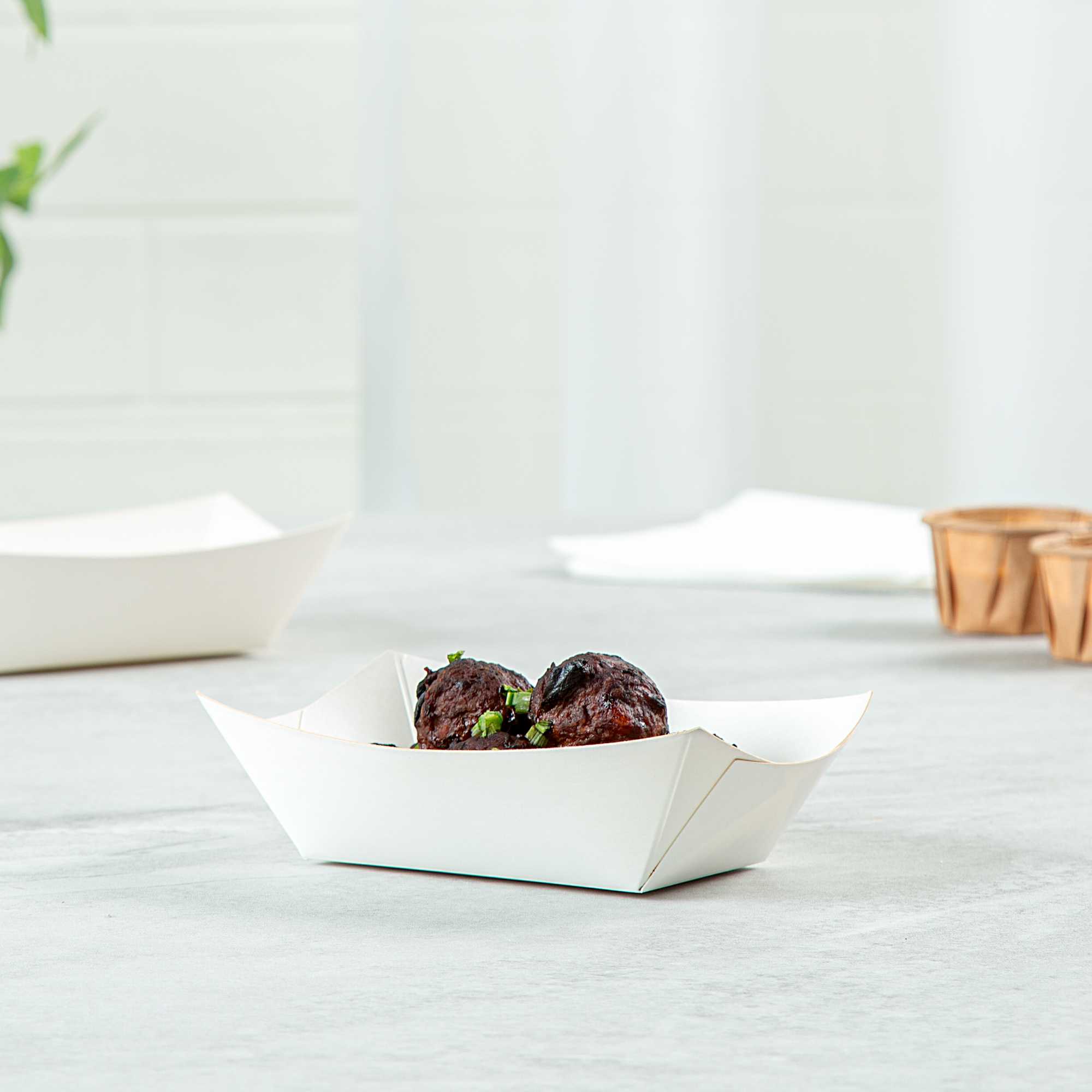 Bio Tek 6 oz White Paper #40 Food Tray / Boat - 5" x 4" x 1 1/2" - 400 count box