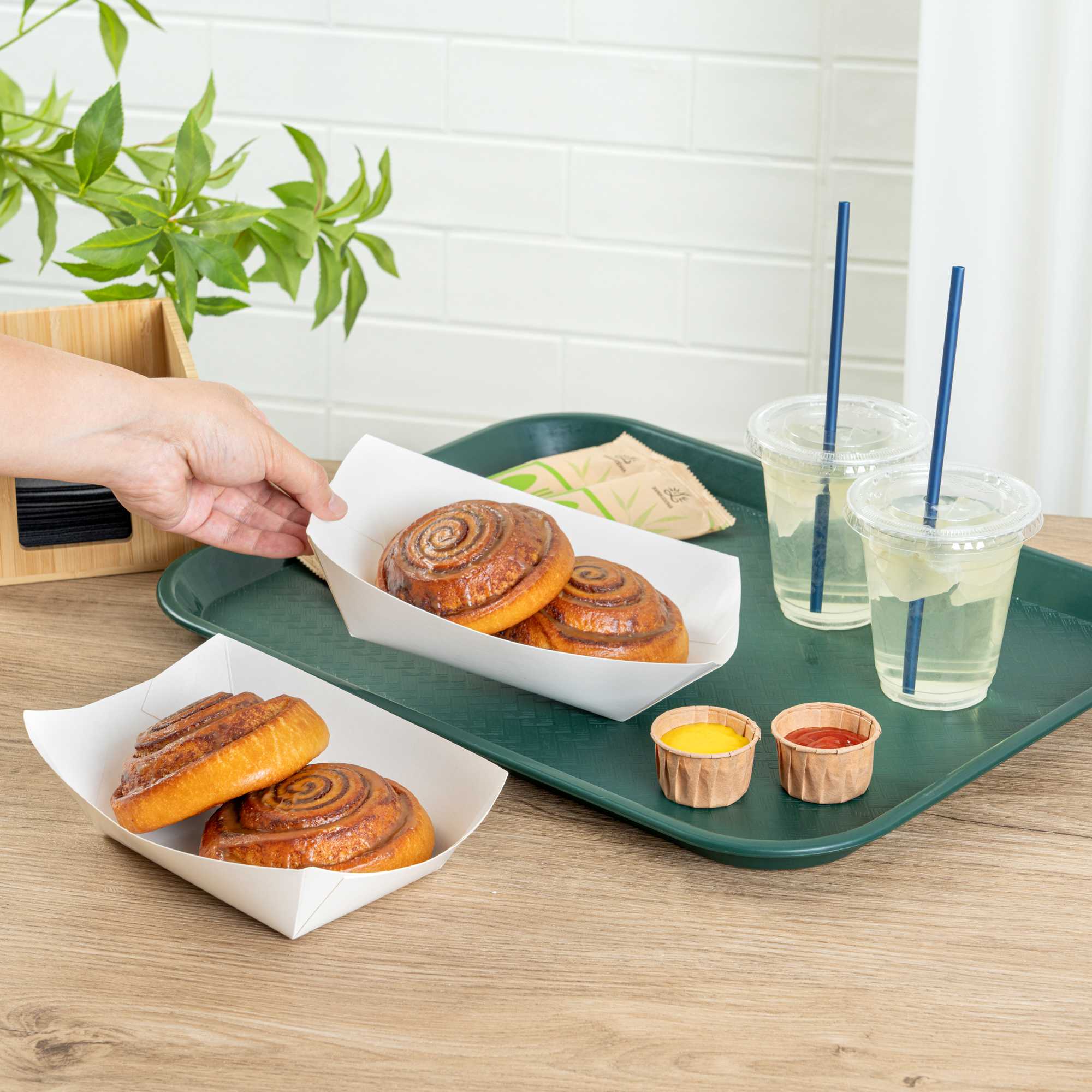Bio Tek 1 lb White Paper #100 Food Tray / Boat - 5 1/2" x 3 1/2" x 2" - 50 count box
