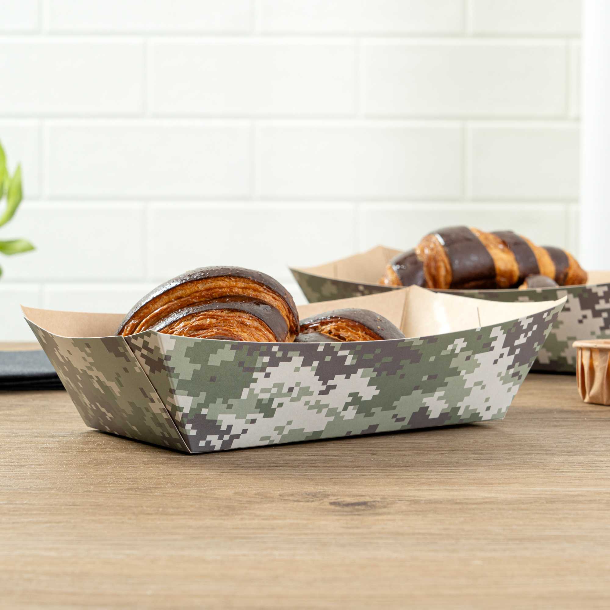 Bio Tek 2 lb Camouflage Paper #200 Food Tray / Boat - 6 1/2" x 3 3/4" x 2 1/4" - 50 count box