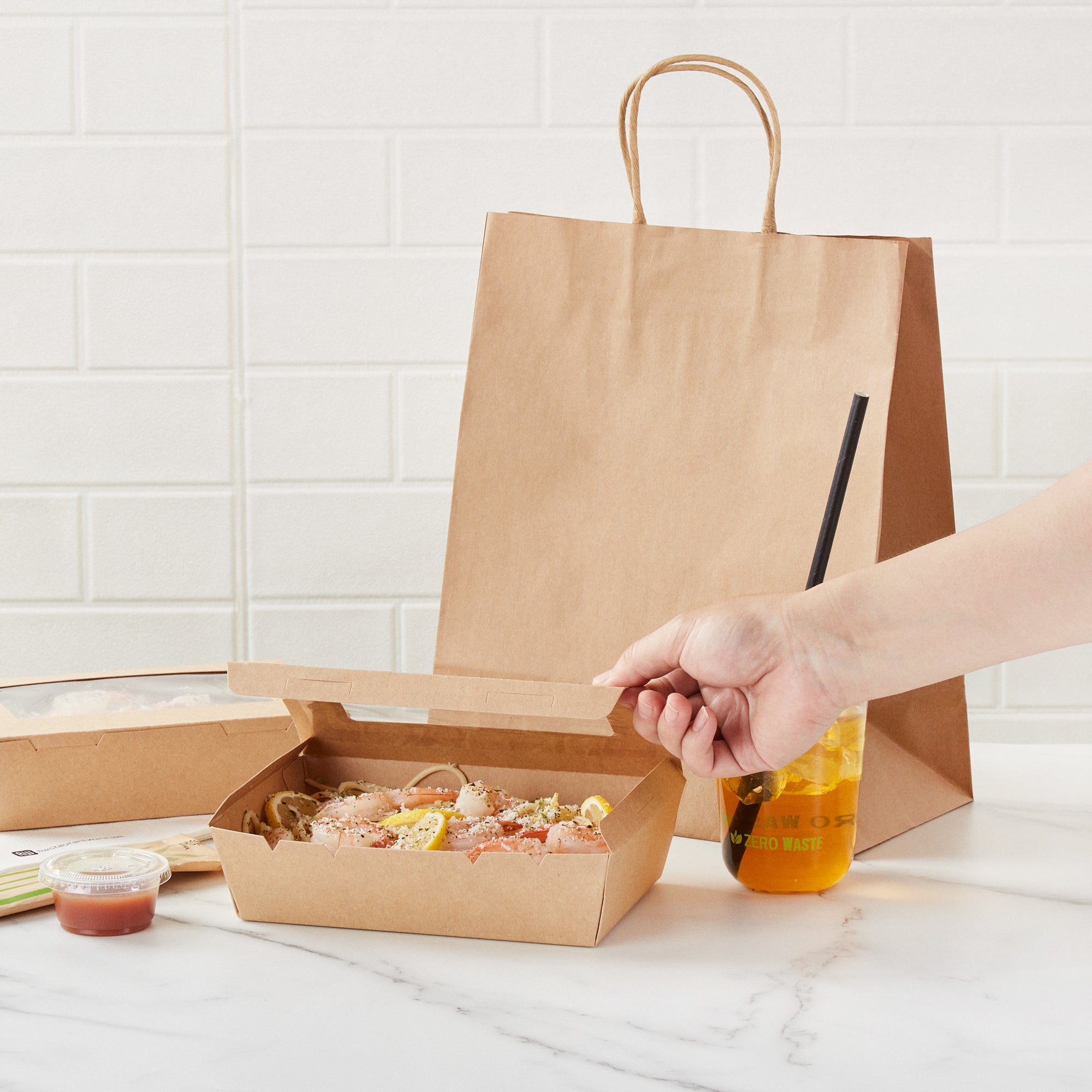 Cafe Vision 42 oz Kraft Paper Medium Take Out Container - Hinge Lock - 8'' x 5 1/2'' x 2'' - 50 count box