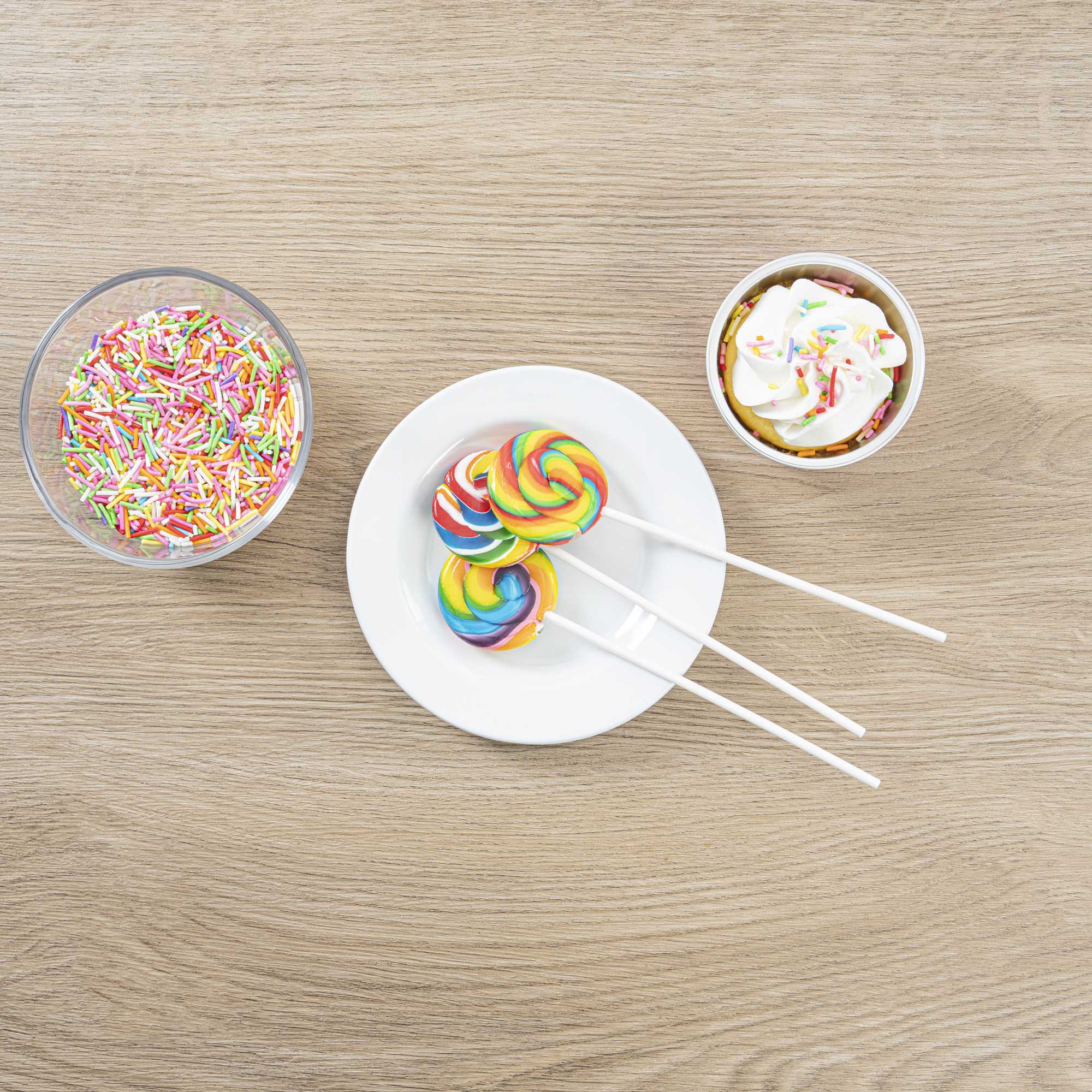 Pastry Tek White Paper Coffee Stirrer and Lollipop Stick - Biodegradable - 6" x 5/32" - 25 count box
