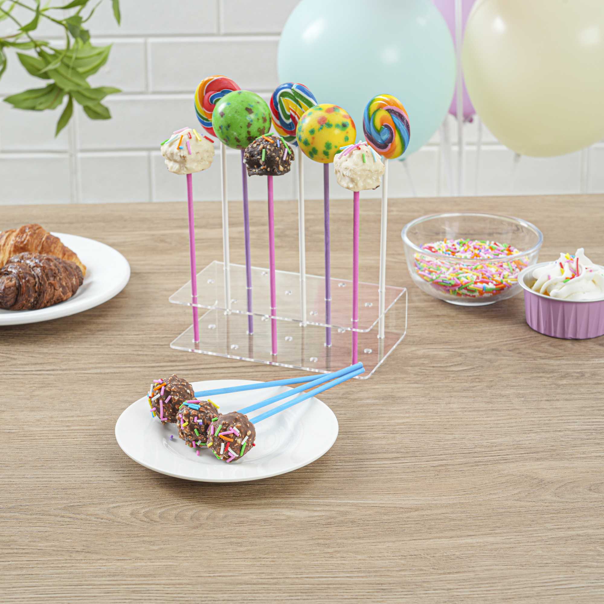 Pastry Tek White Paper Coffee Stirrer and Lollipop Stick - Biodegradable - 6" x 5/32" - 25 count box