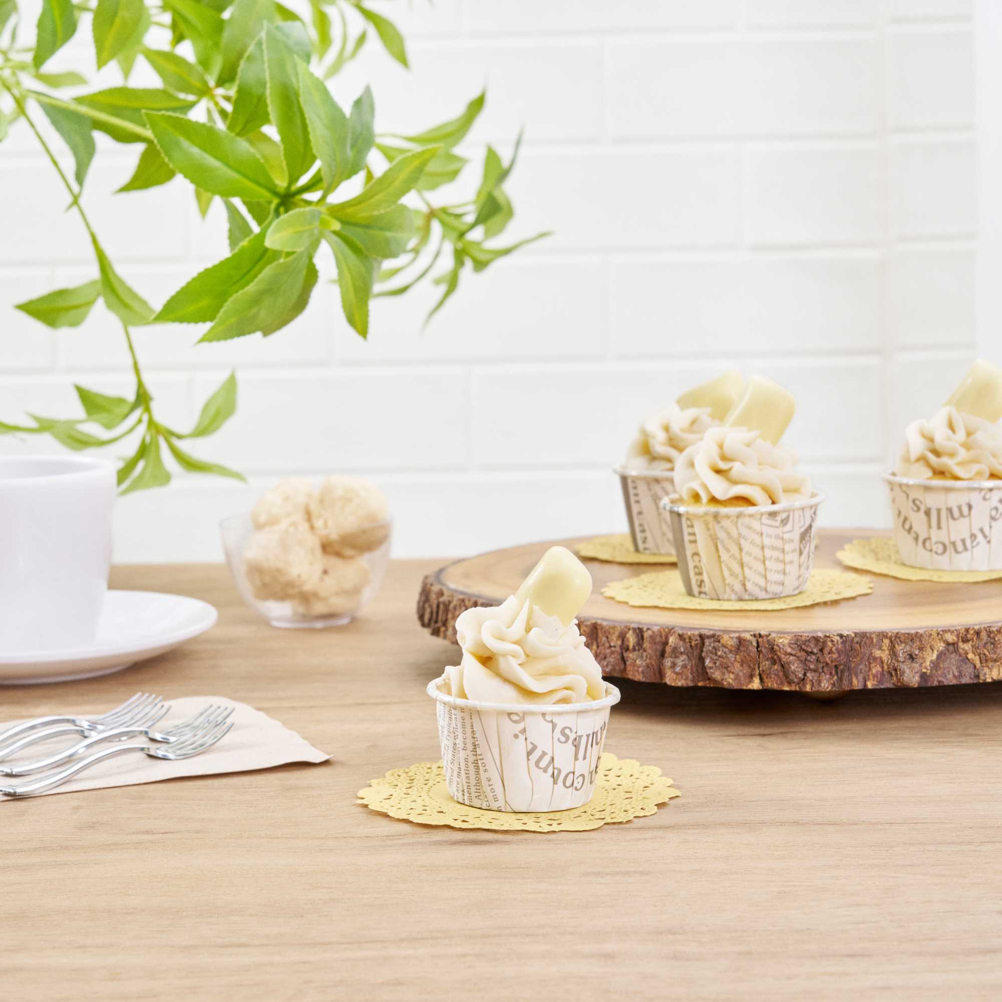 Pastry Tek Round Yellow Paper Doilies - Lace - 4" x 4" - 100 count box