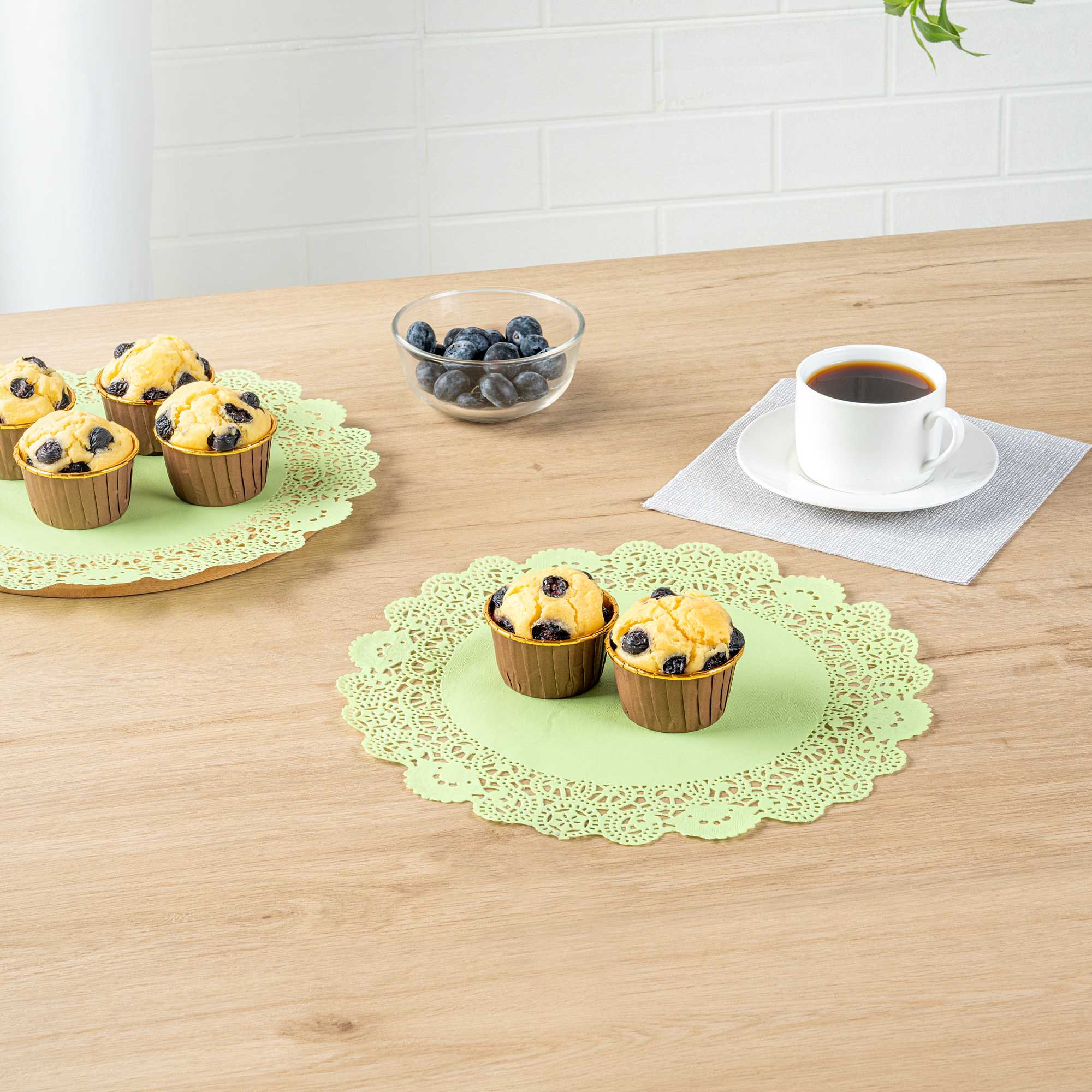 Pastry Tek Round Green Paper Doilies - Lace - 12" x 12" - 4000 count box