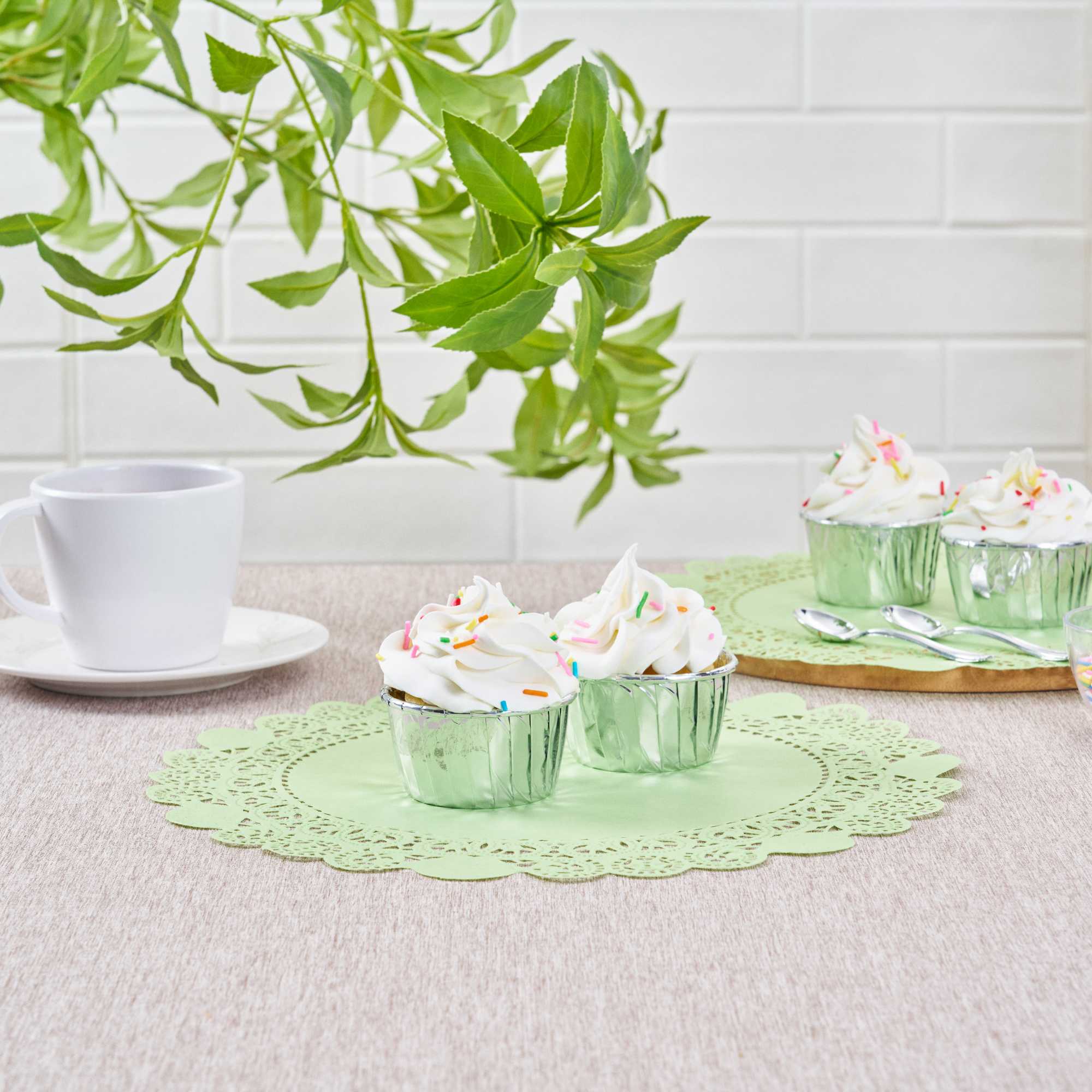 Pastry Tek Round Green Paper Doilies - Lace - 12" x 12" - 100 count box