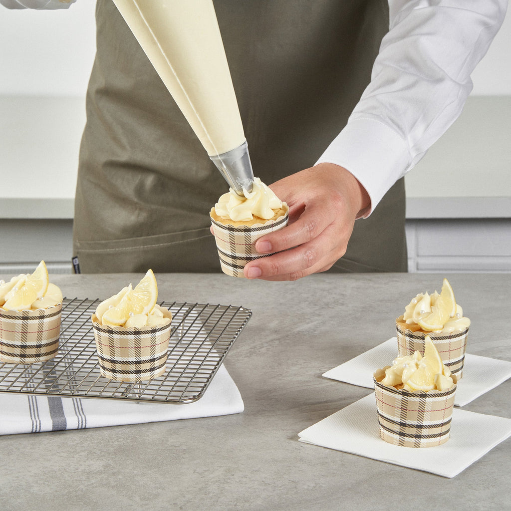 Panificio 3 oz Round Plaid Paper Mini Baking Cup - Scalloped - 2 1/2" x 2 1/2" x 1 3/4" - 200 count box