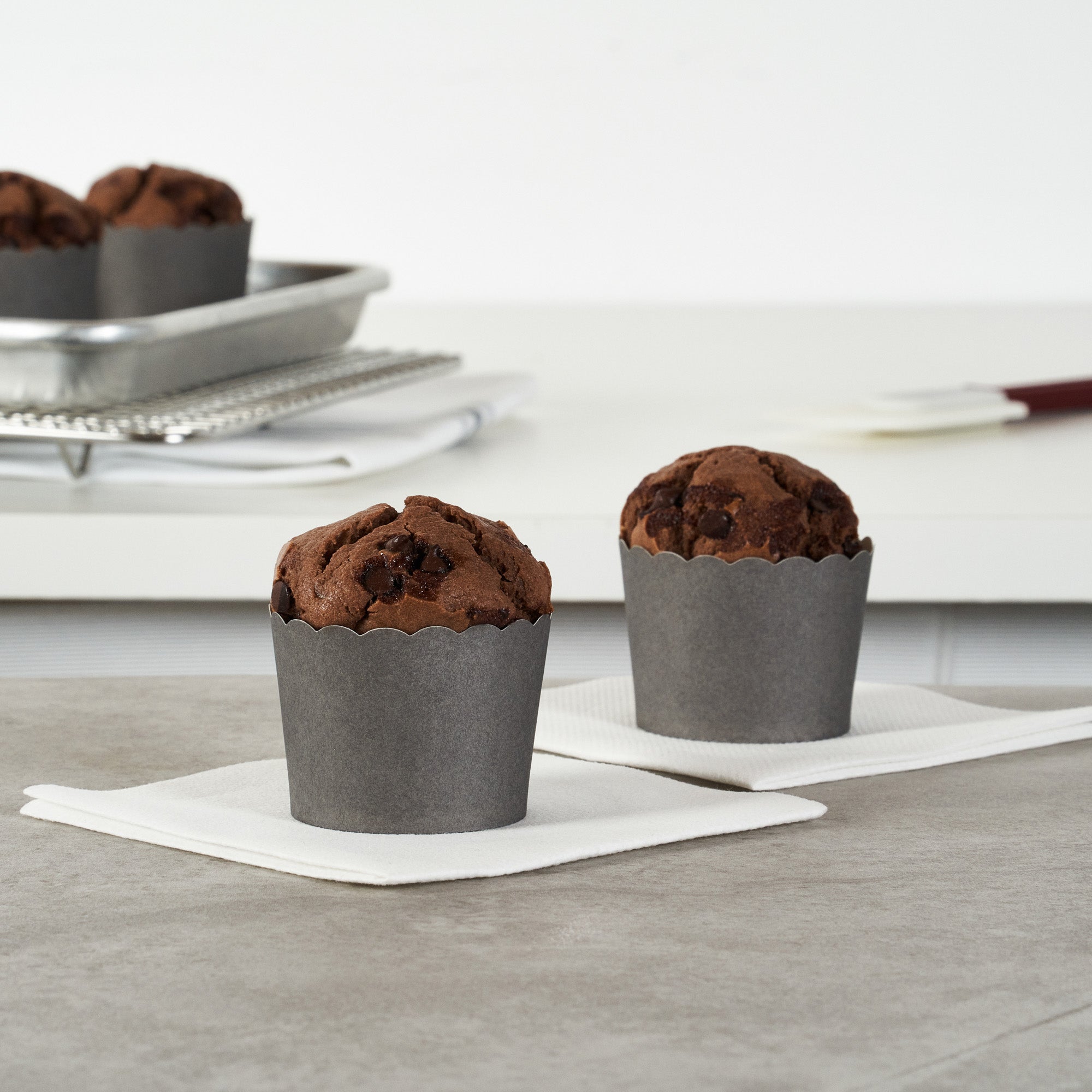 Panificio 3 oz Round Gray Paper Mini Baking Cup - Scalloped - 2 1/2" x 2 1/2" x 1 3/4" - 200 count box