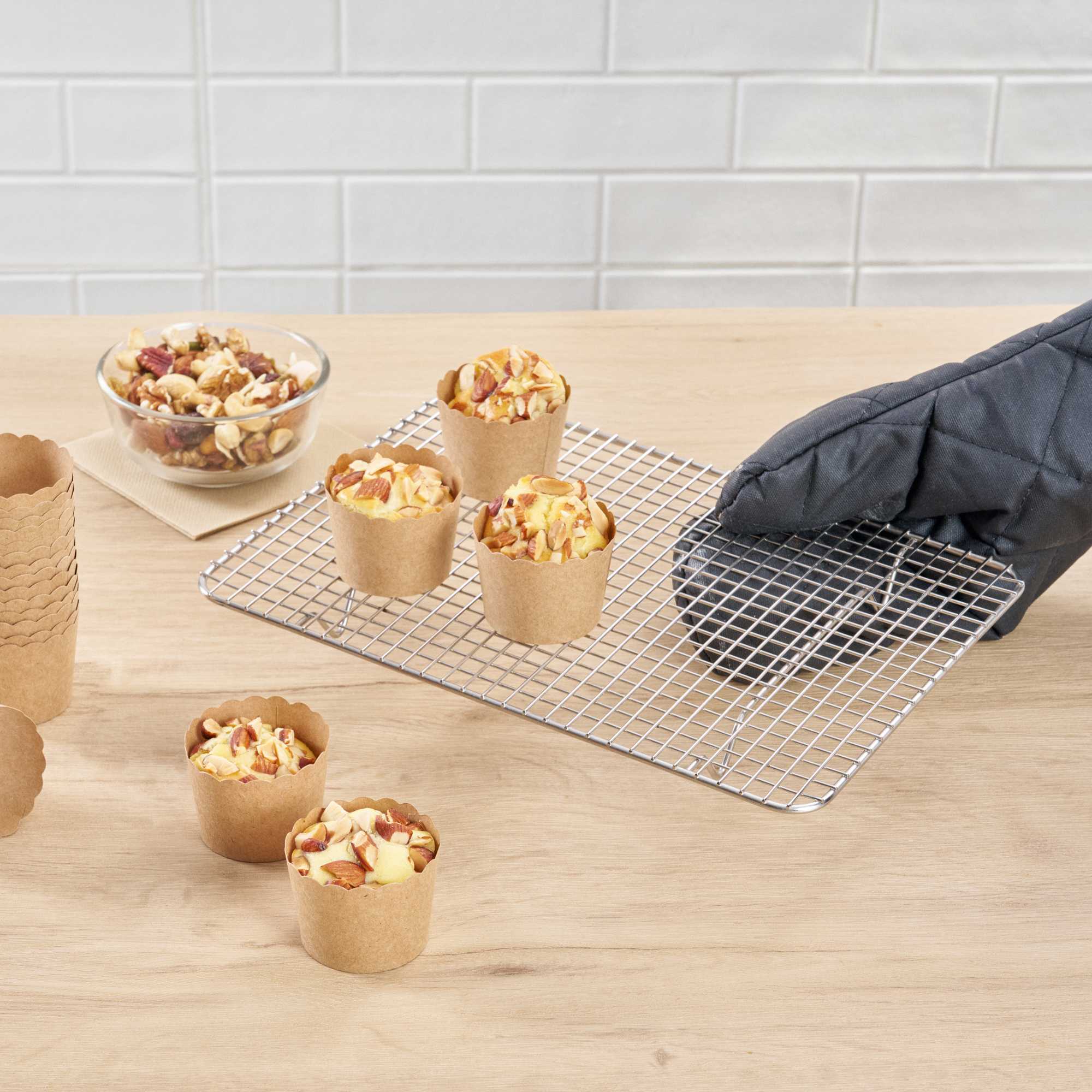 Panificio 3 oz Kraft Paper Mini Baking Cup - Scalloped - 2 1/2" x 2 1/2" x 1 3/4" - 200 count box
