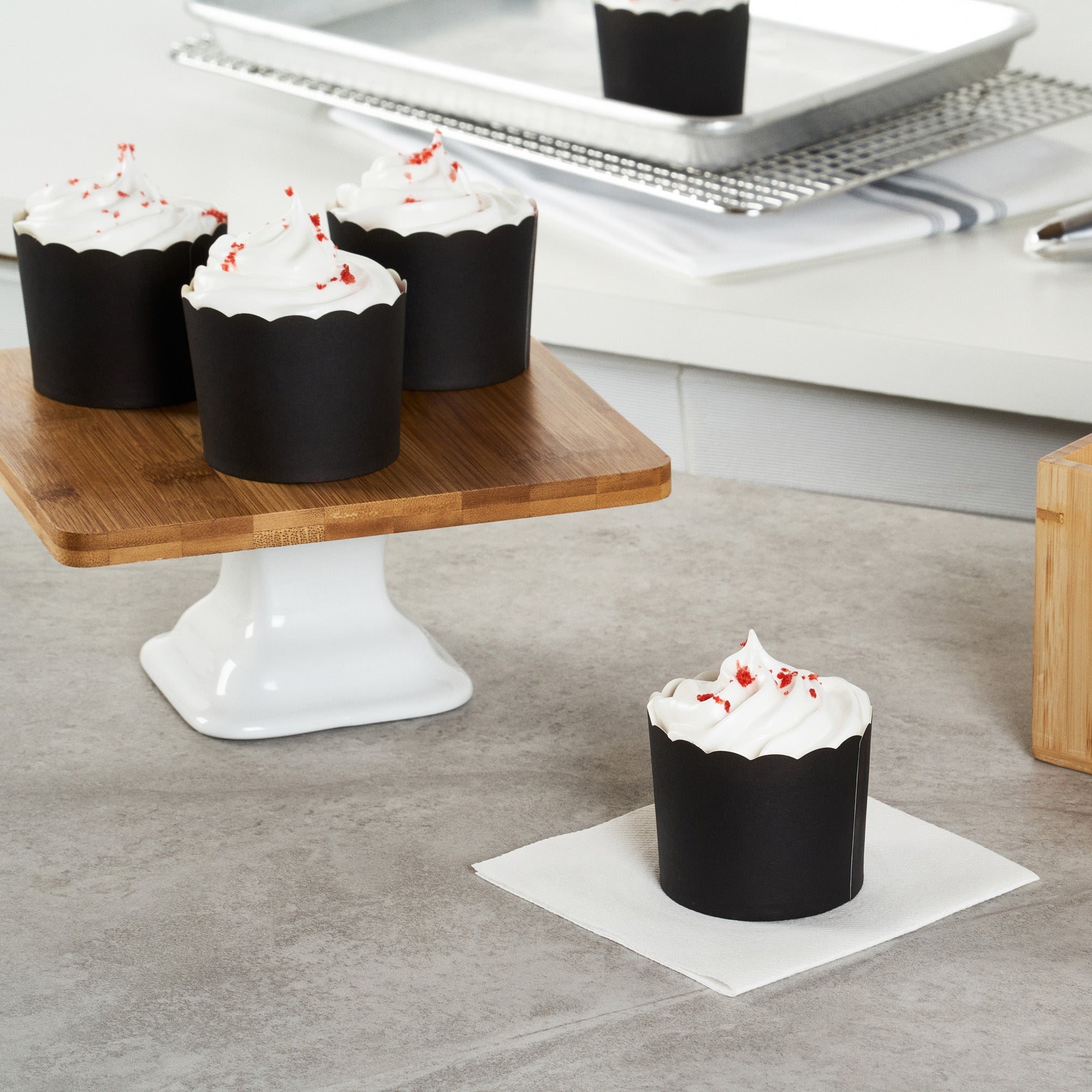 Panificio 6 oz Round Black Paper Classic Baking Cup - Scalloped - 2 3/4" x 2 3/4" x 2 1/4" - 200 count box
