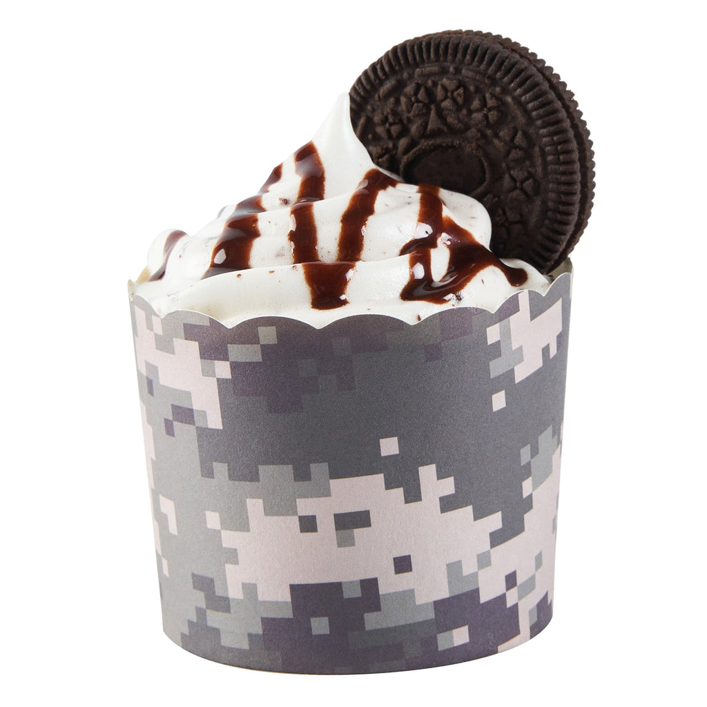 Panificio 6 oz Round Assorted Paper Classic Baking Cup - Scalloped - 2 3/4" x 2 3/4" x 2 1/4" - 200 count box