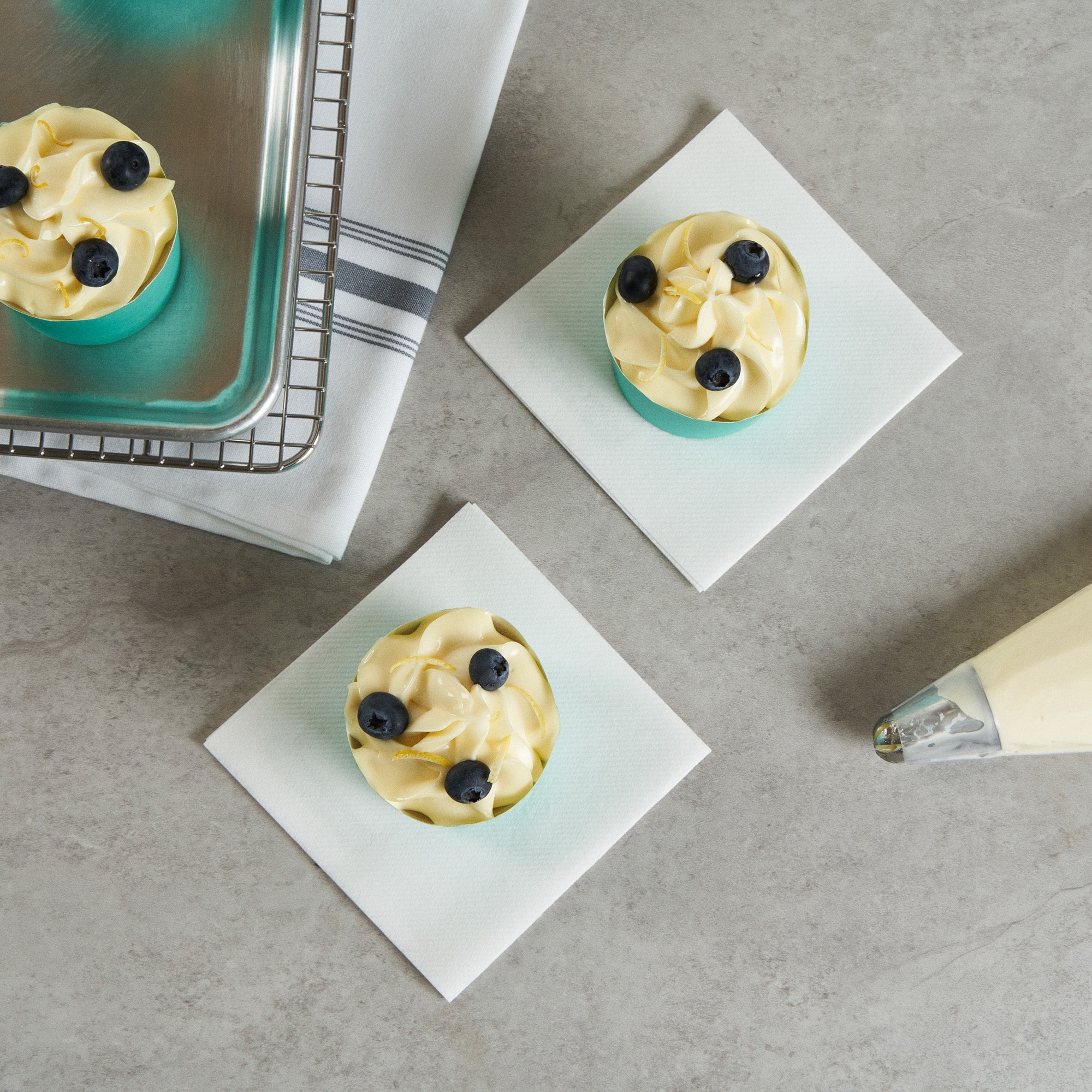 Panificio 6 oz Round Turquoise Paper Classic Baking Cup - Scalloped - 2 3/4" x 2 3/4" x 2 1/4" - 200 count box