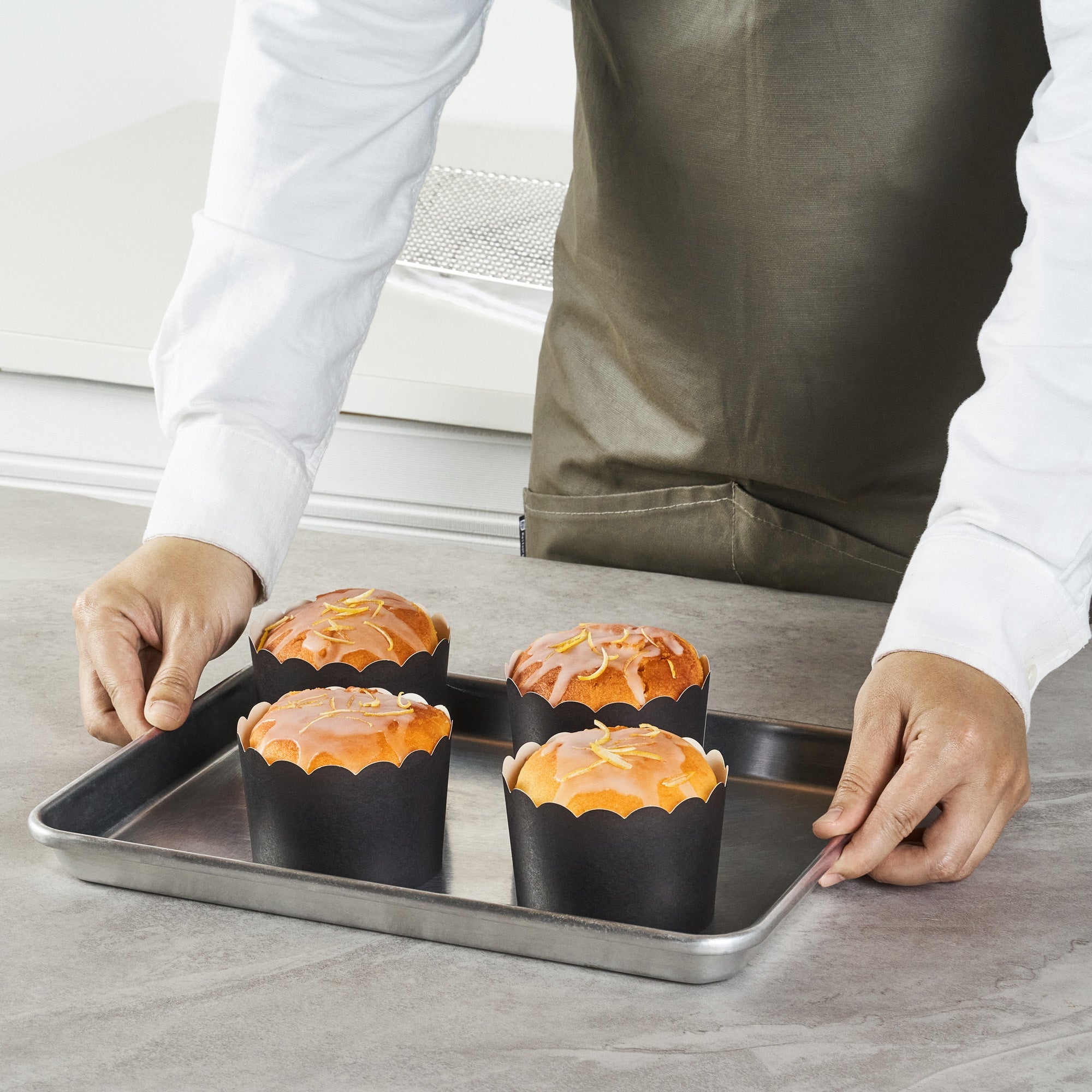 Panificio 10 oz Black Paper Jumbo Baking Cup - Scalloped - 3 1/2" x 3 1/2" x 2 1/2" - 200 count box