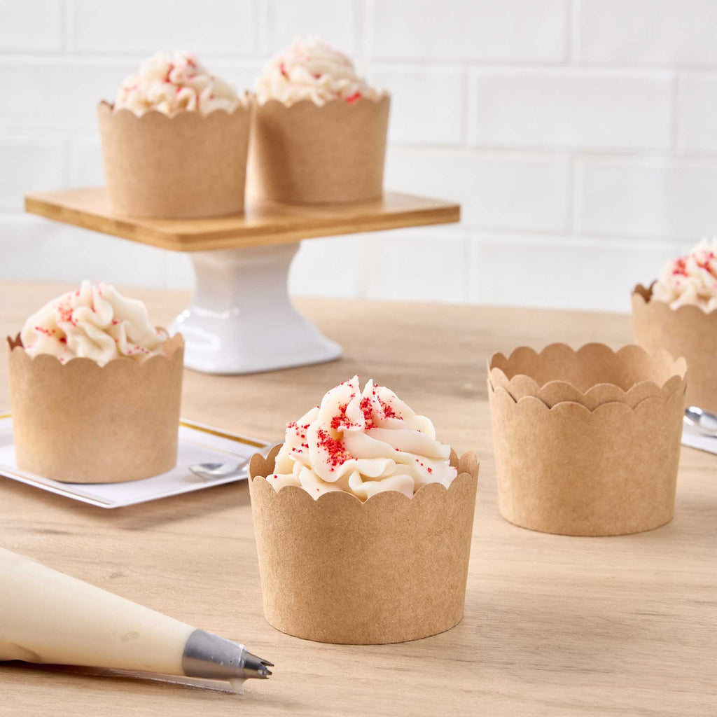 Panificio 10 oz Kraft Paper Jumbo Baking Cup - Scalloped - 3 1/2" x 3 1/2" x 2 1/2" - 200 count box