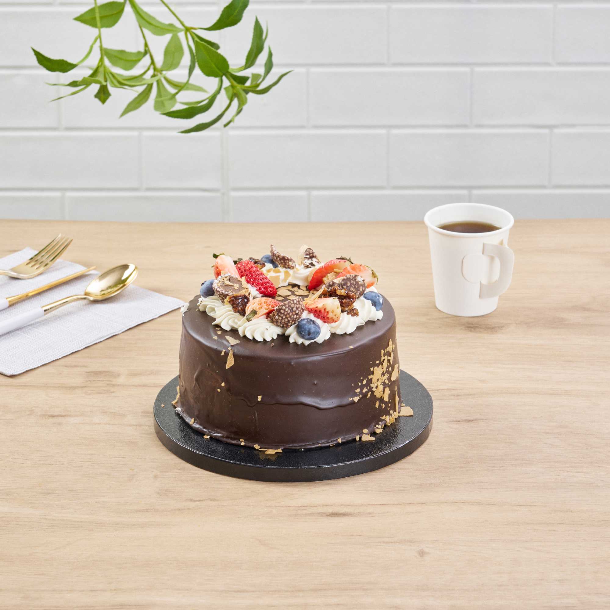 Pastry Tek Round Black Cardboard Cake Drum Board - Covered Edge - 8" x 8" x 1/2" - 1 count box