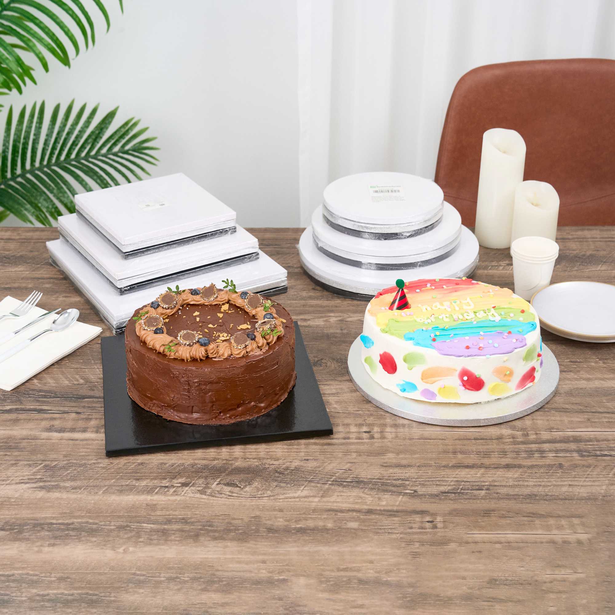 Pastry Tek Round Black Cardboard Cake Drum Board - Covered Edge - 10" x 10" x 1/2" - 1 count box