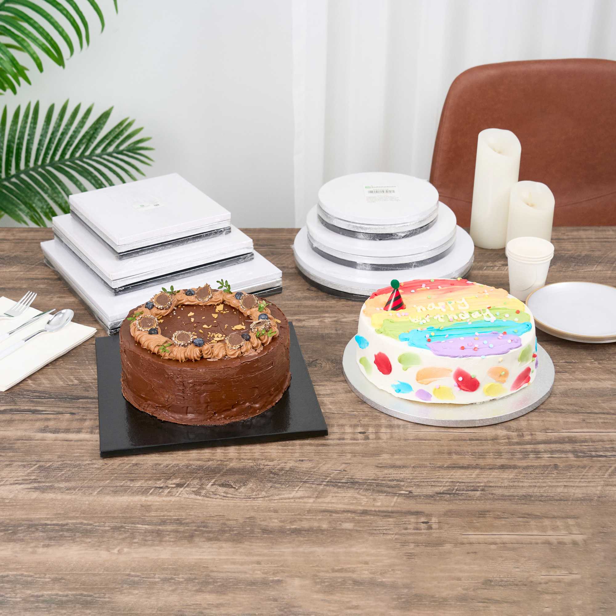 Pastry Tek Round White Cardboard Cake Drum Board - Covered Edge - 10" x 10" x 1/2" - 1 count box