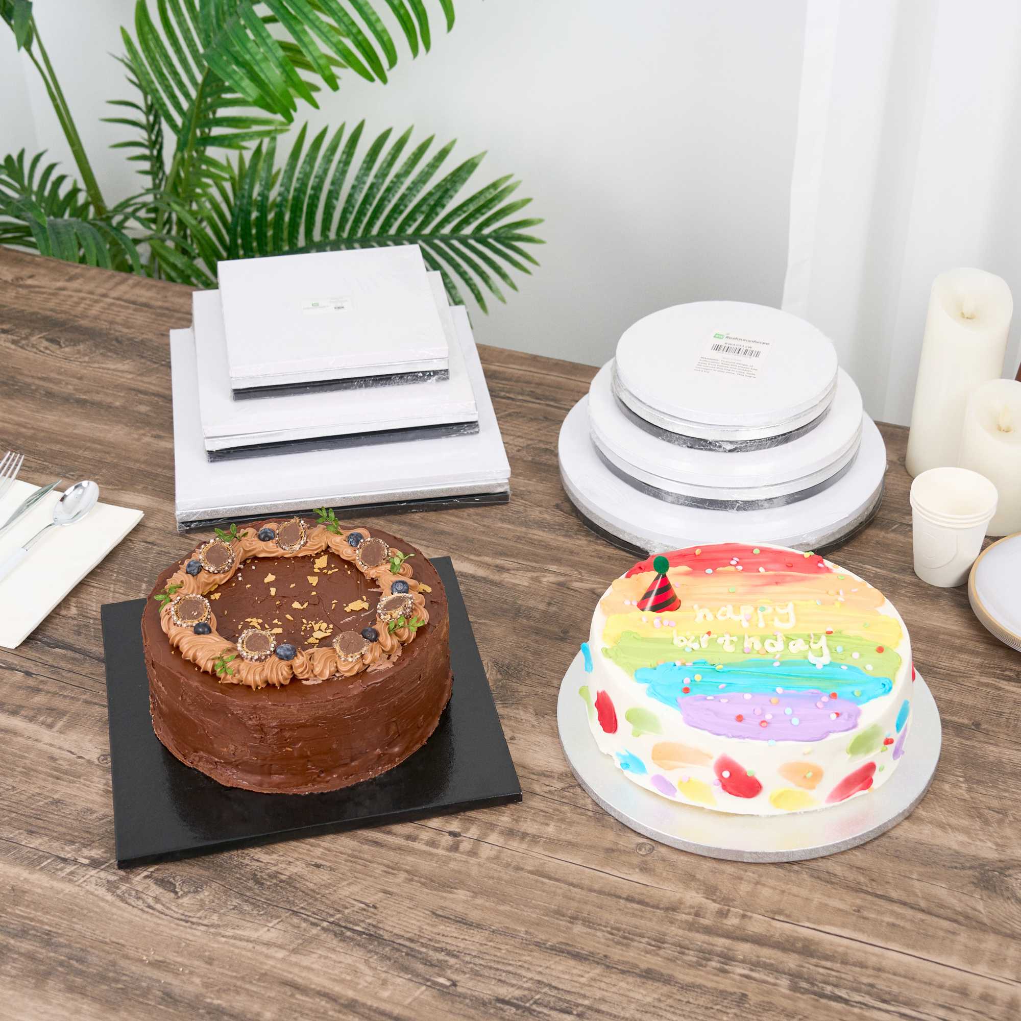 Pastry Tek Round Metallic Silver Cardboard Cake Drum Board - Covered Edge - 12" x 12" x 1/2" - 1 count box