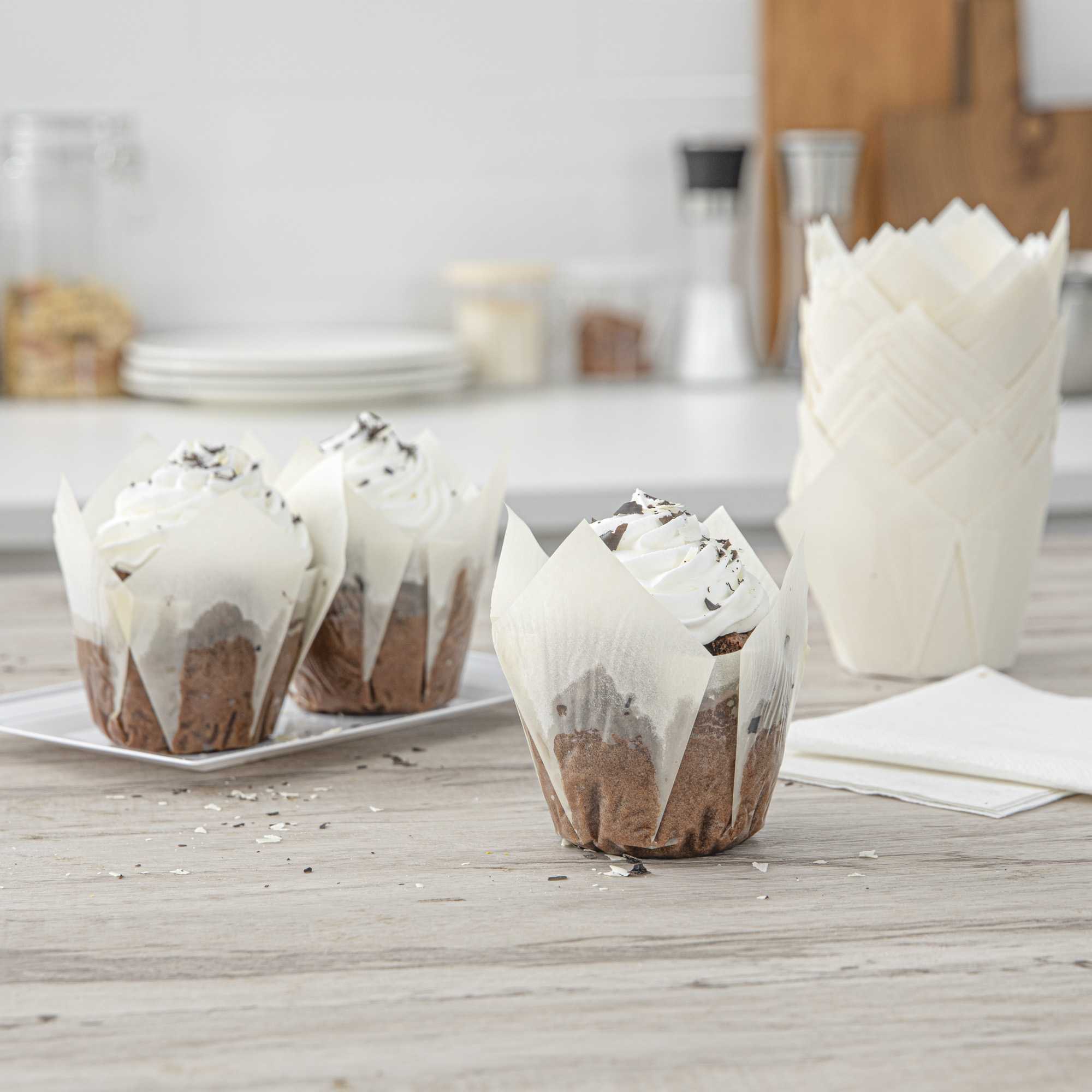 Panificio 4 oz White Paper Tulip Baking Cup - Greaseproof - 3 1/2" x 3 1/2" x 3 1/2" - 200 count box