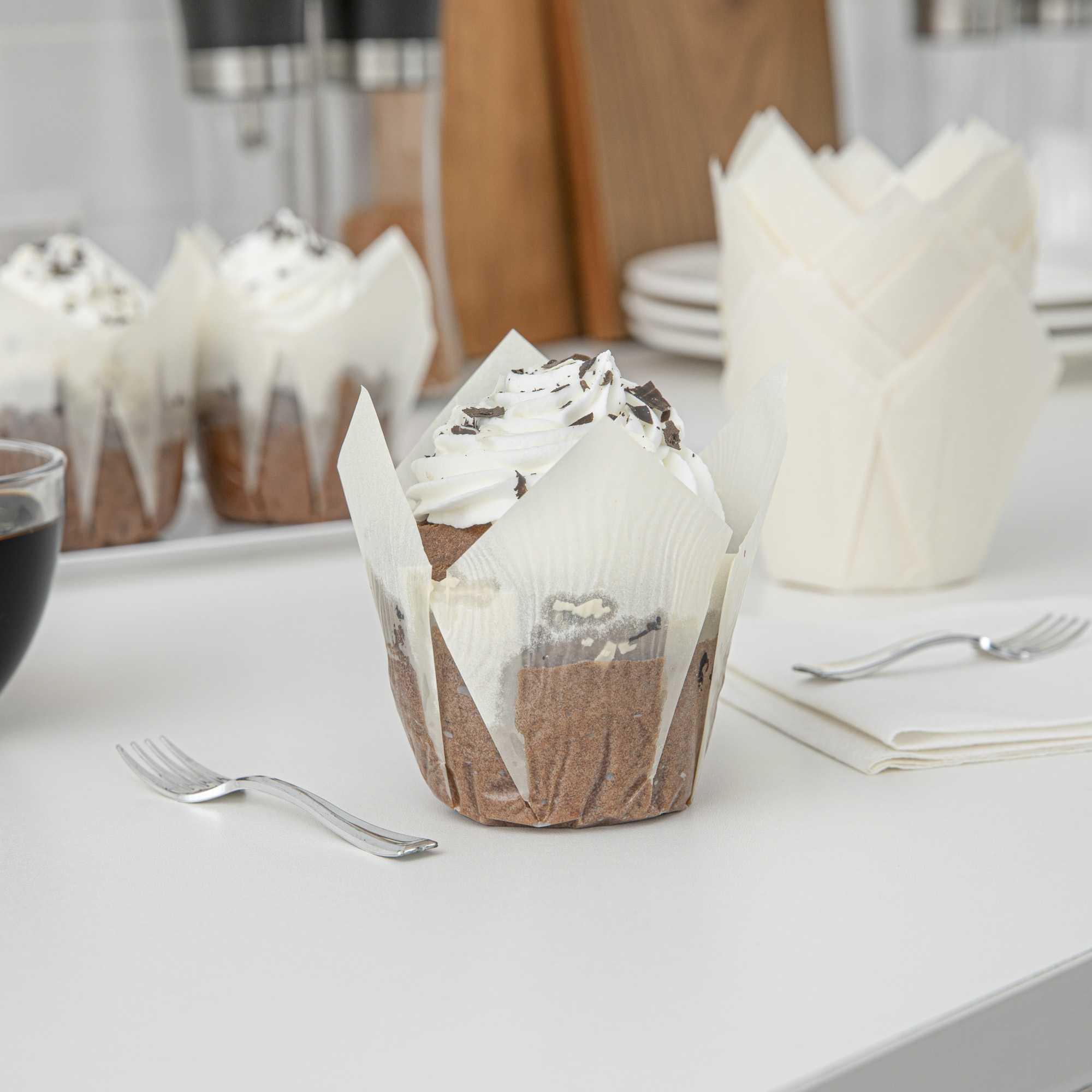 Panificio 4 oz White Paper Tulip Baking Cup - Greaseproof - 3 1/2" x 3 1/2" x 3 1/2" - 200 count box