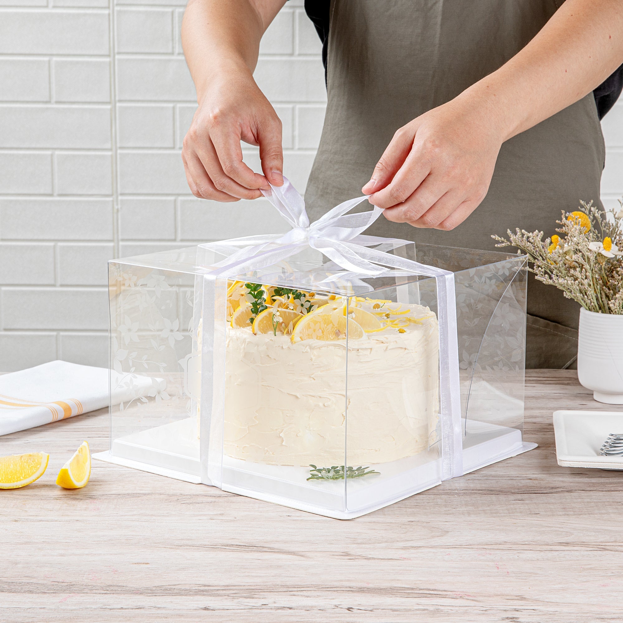 Sweet Vision Square Clear Plastic Cake Box - White Base, Gray Ribbon, Flower Garden Design - 10" x 10" x 6 3/4" - 10 count box