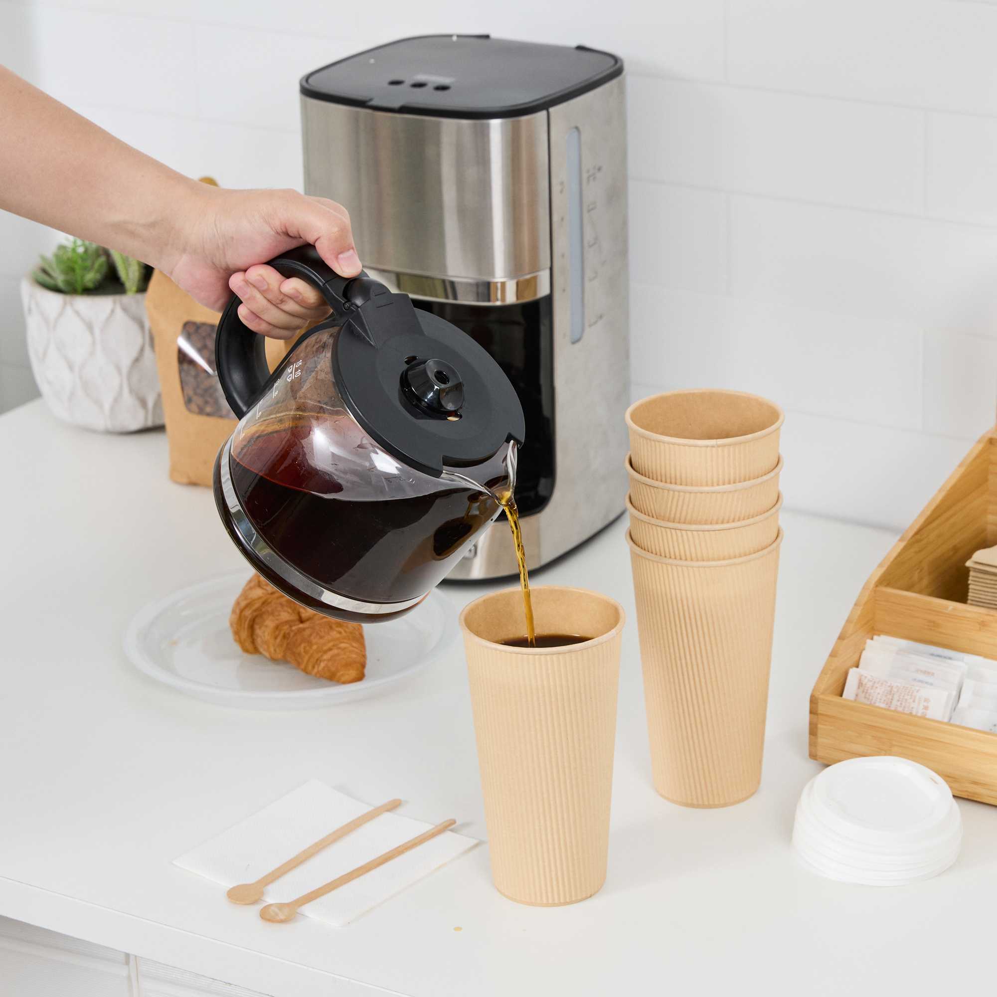 Restpresso 20 oz Kraft Paper Coffee Cup - Ripple Wall - 3 1/2" x 3 1/2" x 6 1/4" - 250 count box