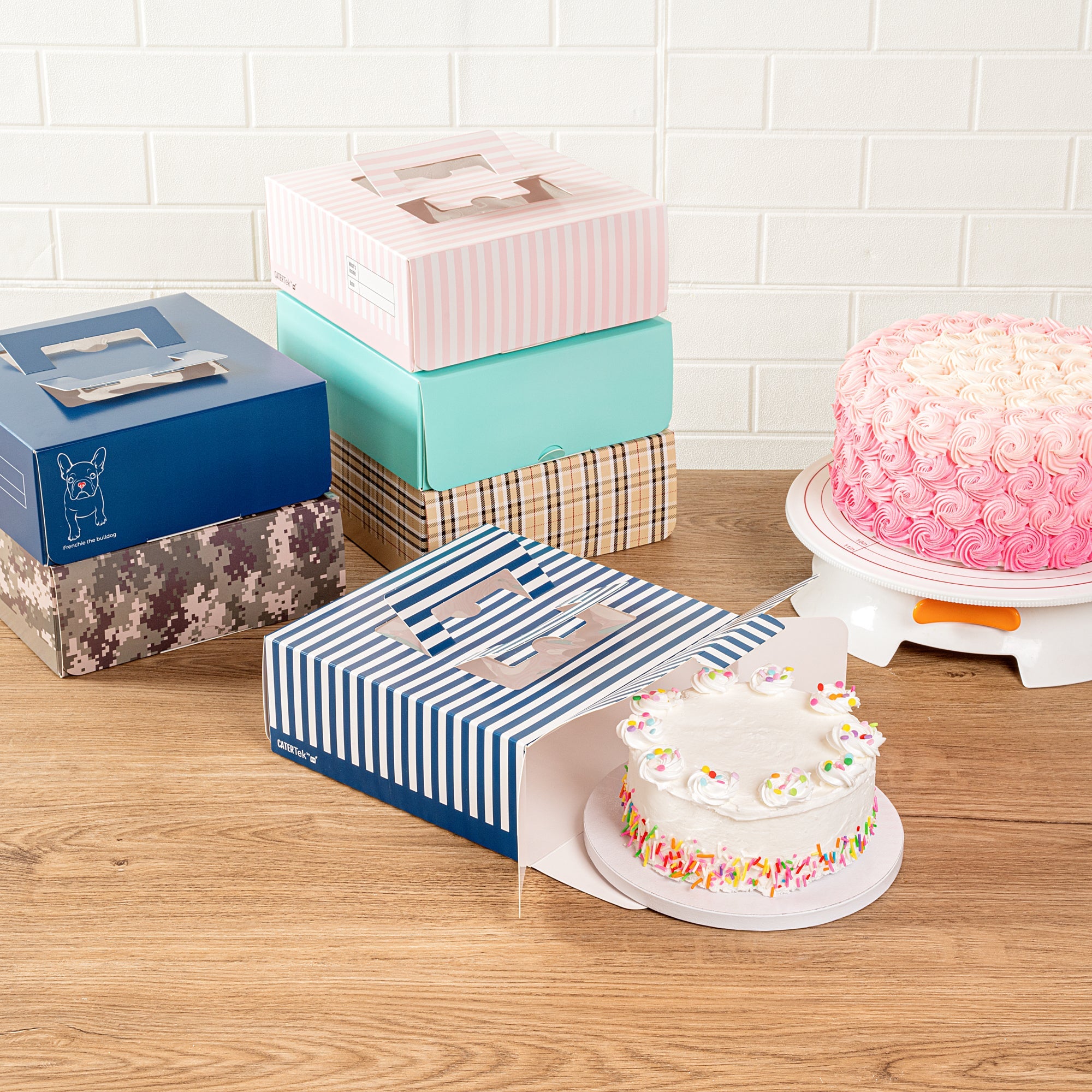 Cater Tek Square Blue and White Stripe Paper Cake / Take Out Container - with Pop-Up Handle, Window - 9" x 9" x 3 1/2" - 50 count box