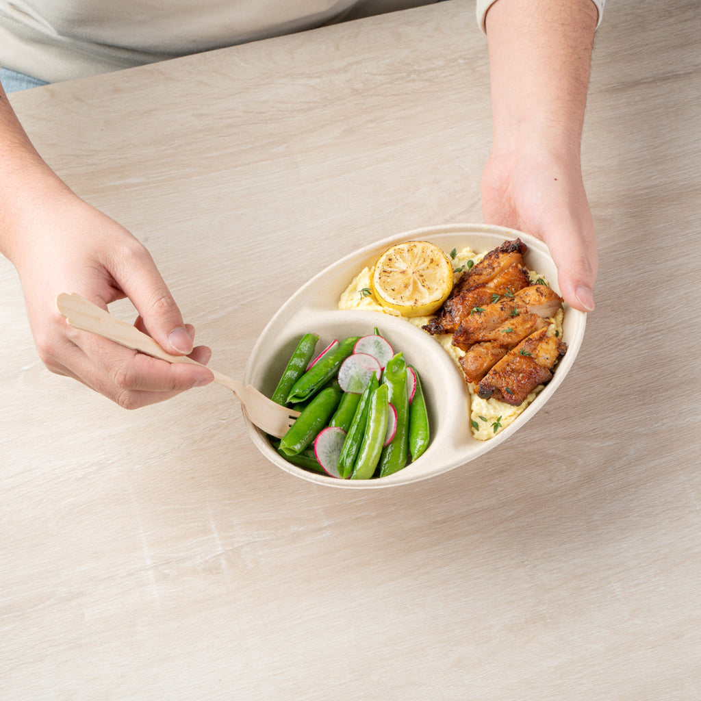 Pulp Tek 21 oz Oval Natural Sugarcane / Bagasse Catering Bowl - 2-Compartment - 9 1/4" x 6 1/2" x 1 1/2" - 100 count box
