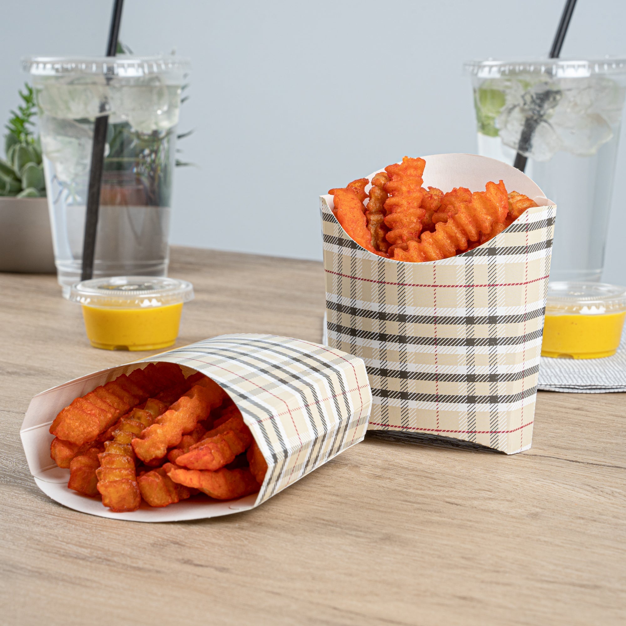 Bio Tek 3 oz Plaid Paper Fry Cup / Snack Container - 4 1/2" x 3 1/4" x 3 3/4" - 100 count box