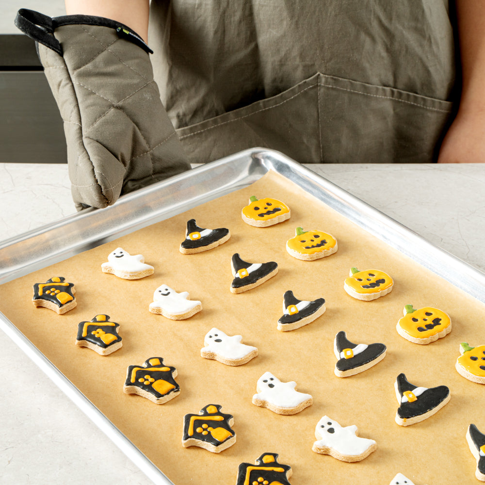 Pastry Tek Unbleached Parchment Paper Half Size Sheet Pan Liner - Silicone Coated - 12" x 16" - 200 count box