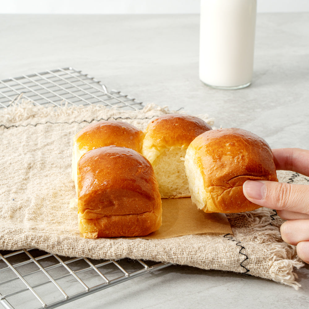 Pastry Tek Unbleached Parchment Paper Baking Sheet - Precut, Silicone Coated - 4" x 4" - 200 count box