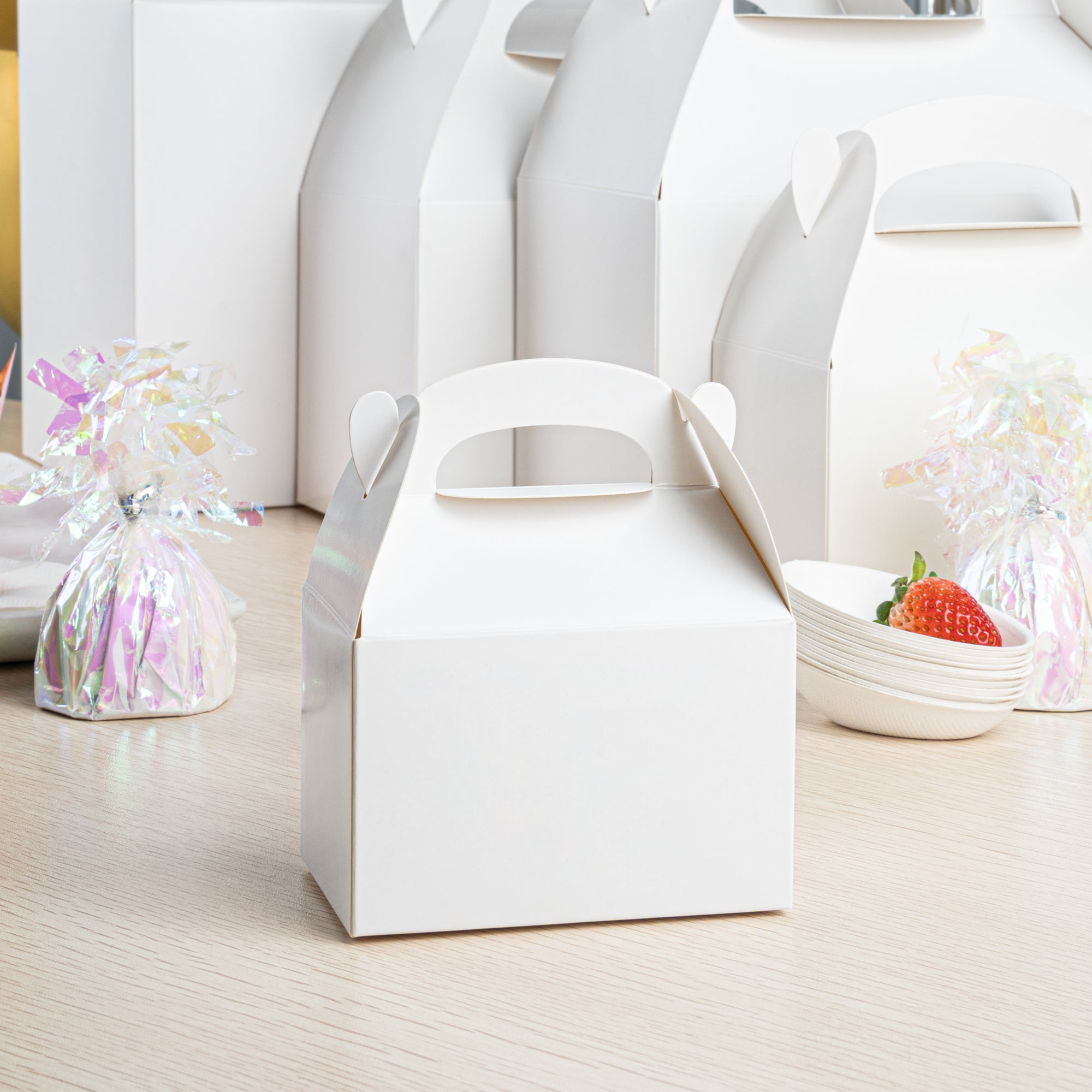 Bio Tek White Paper Gable Box / Take Out Container - Greaseproof - 4" x 2 1/2" x 2 1/2" - 100 count box