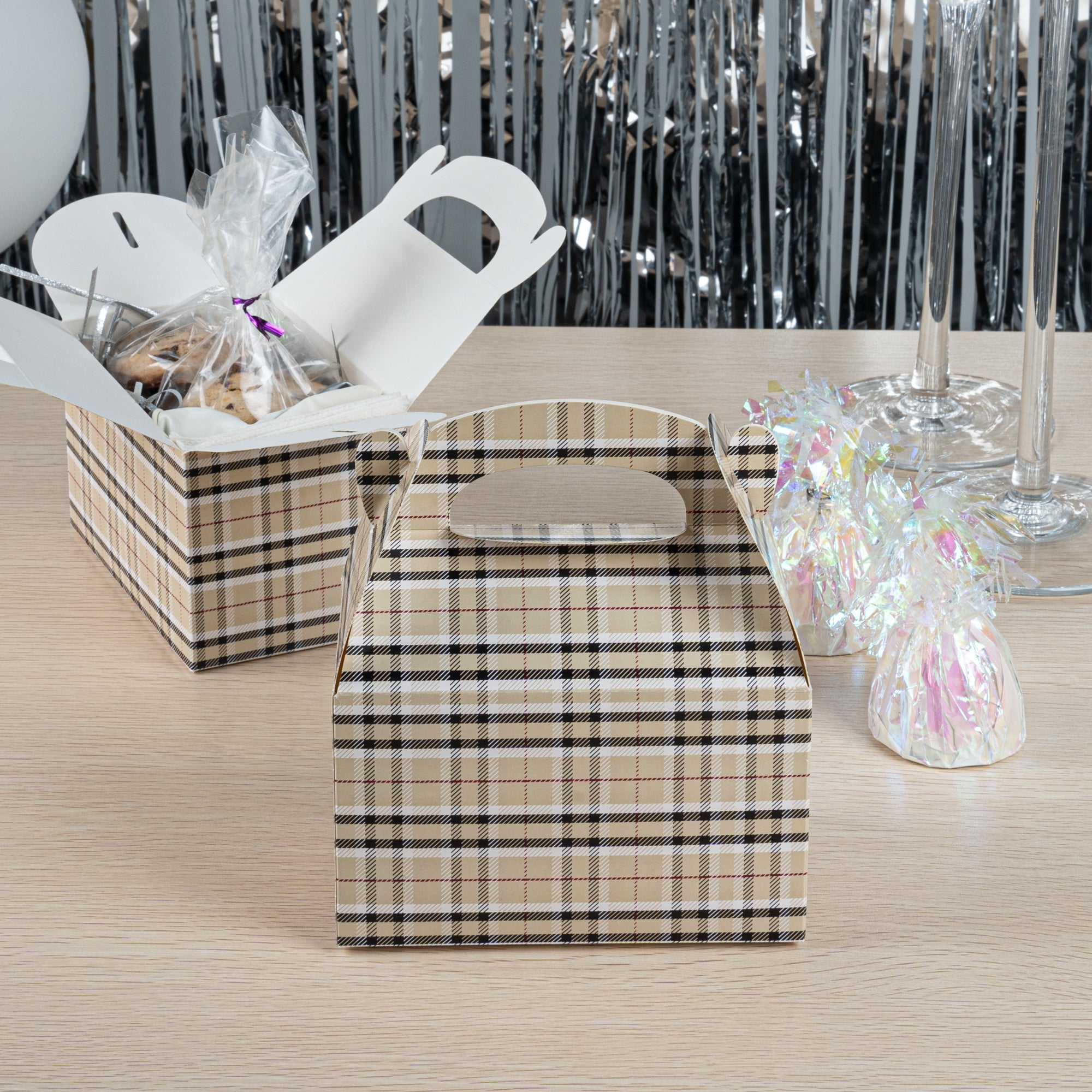 Bio Tek Plaid Paper Gable Box / Take Out Container - Compostable - 6" x 3 1/2" x 3 1/2" - 100 count box