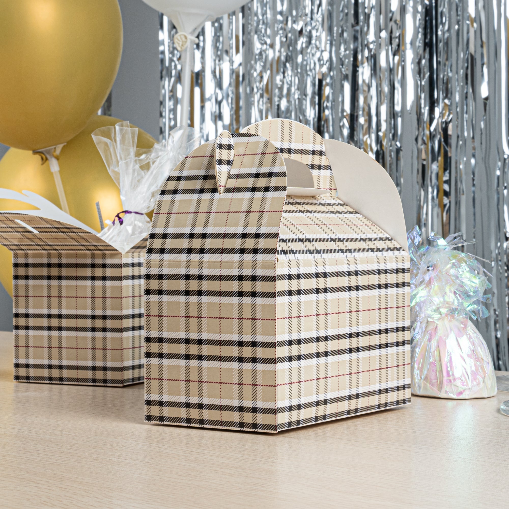 Bio Tek Plaid Paper Gable Box / Take Out Container - Compostable - 6" x 3 1/2" x 3 1/2" - 100 count box