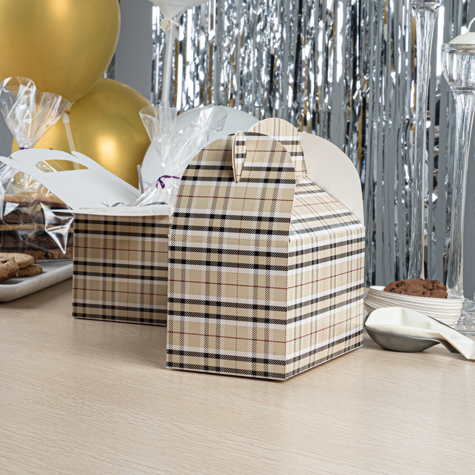Bio Tek Plaid Paper Gable Box / Take Out Container - Compostable - 6" x 3 1/2" x 3 1/2" - 100 count box